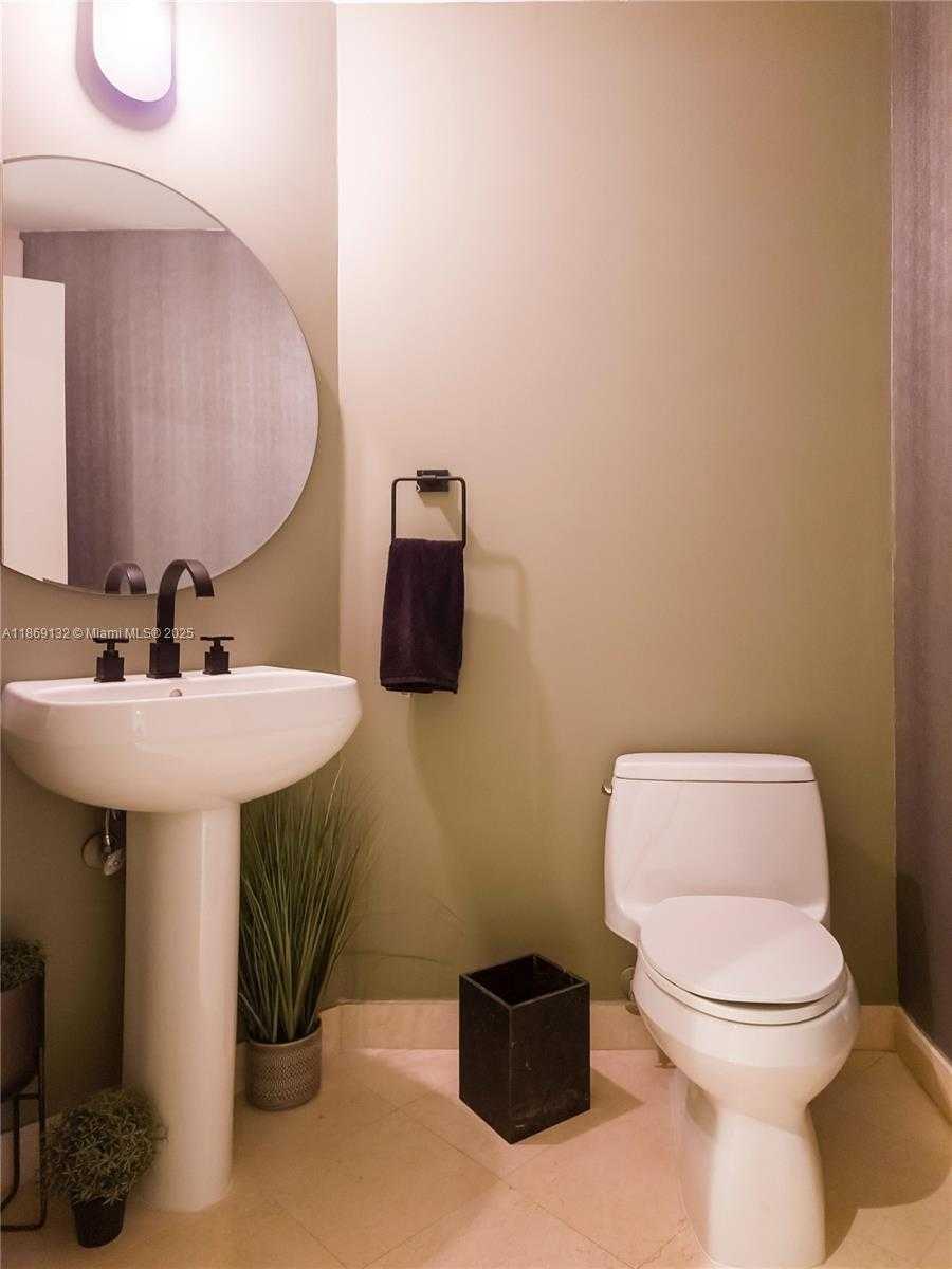 Small Image of 1060 BRICKELL AVE #1517, Miami Number 25