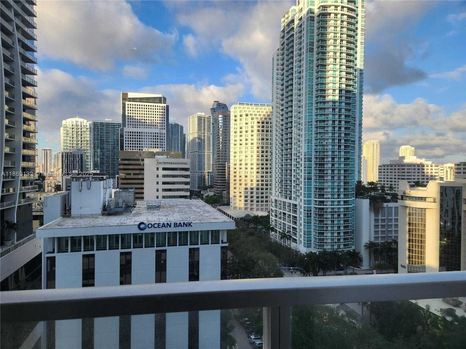 Small Image of 1060 BRICKELL AVE #1517, Miami Number 4