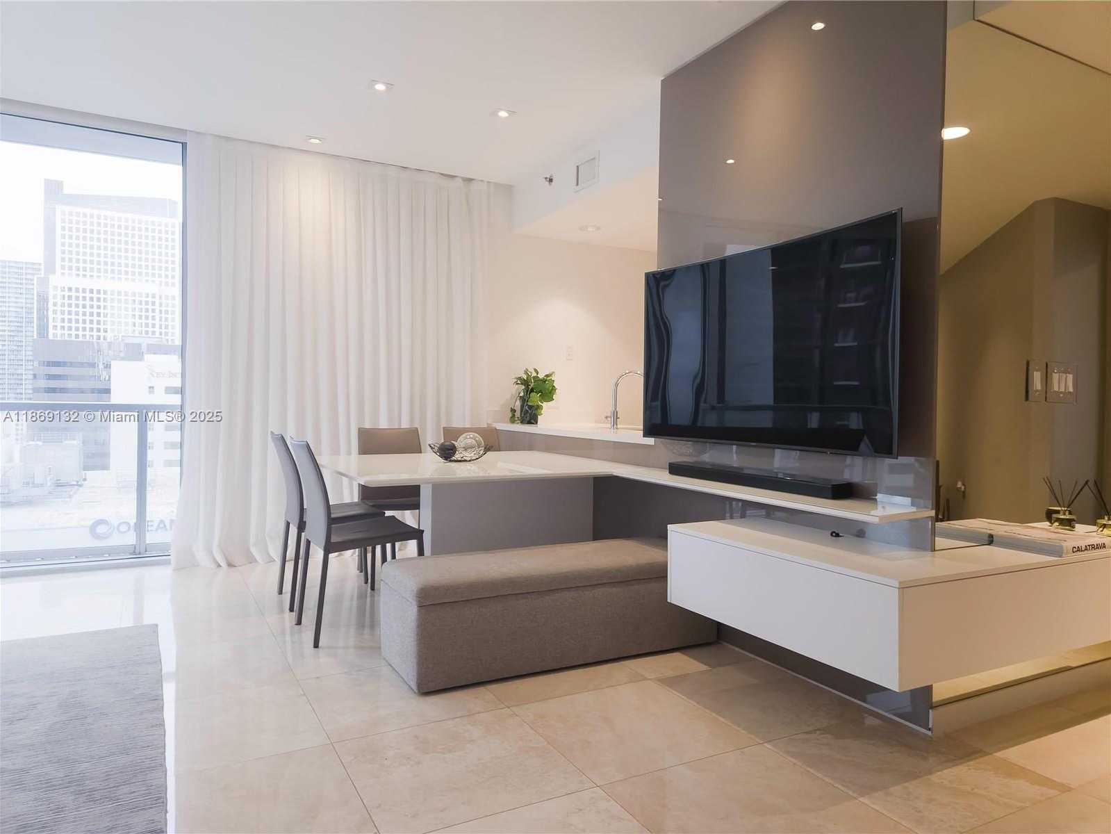 Small Image of 1060 BRICKELL AVE #1517, Miami Number 5