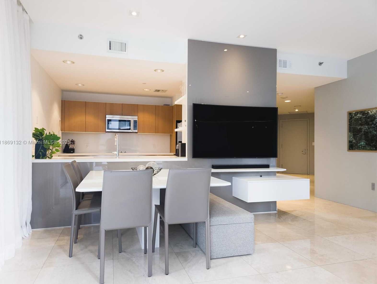 Small Image of 1060 BRICKELL AVE #1517, Miami Number 6