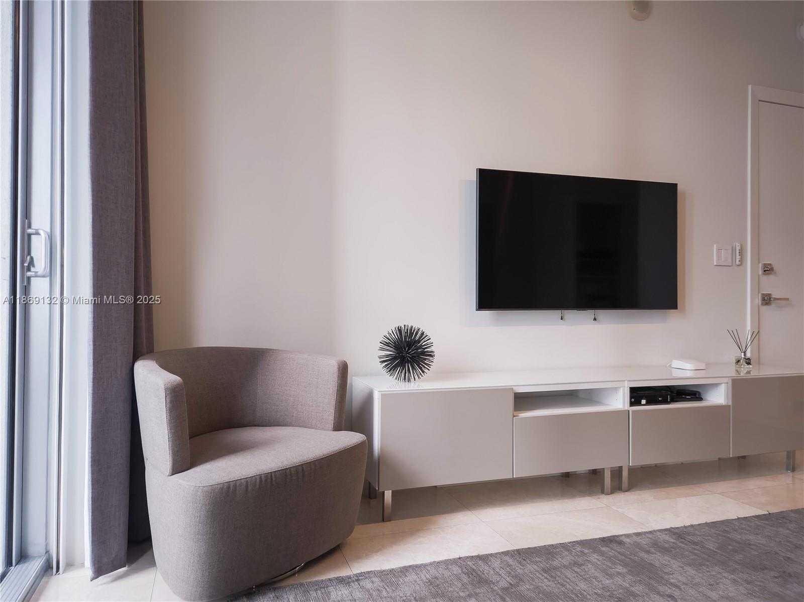 Small Image of 1060 BRICKELL AVE #1517, Miami Number 8
