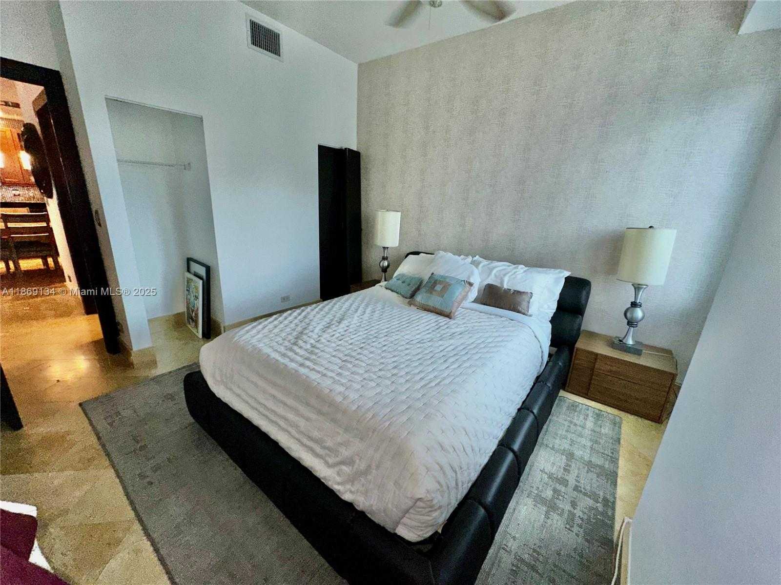 Small Image of 2301 COLLINS AVE #PH5, Miami Beach Number 11