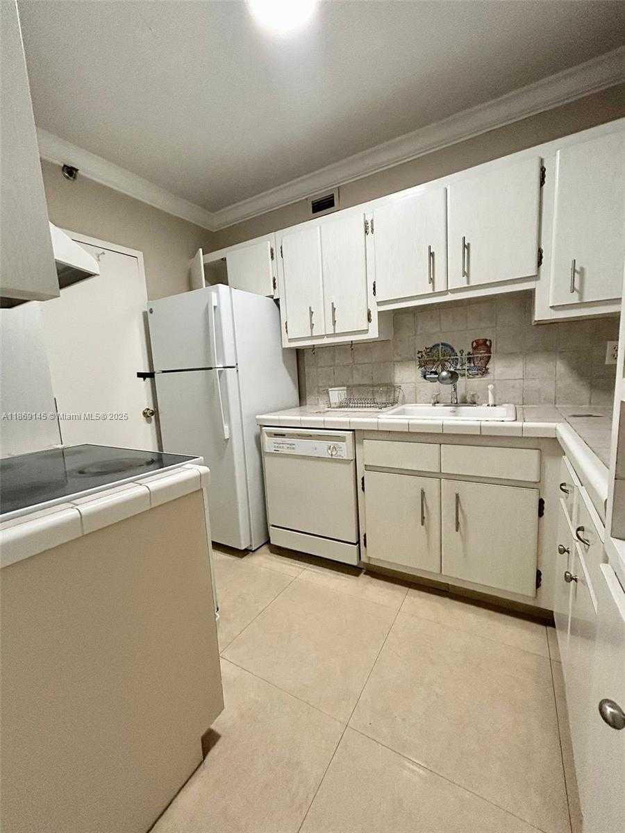Small Image of 100 LINCOLN RD #1010, Miami Beach Number 5