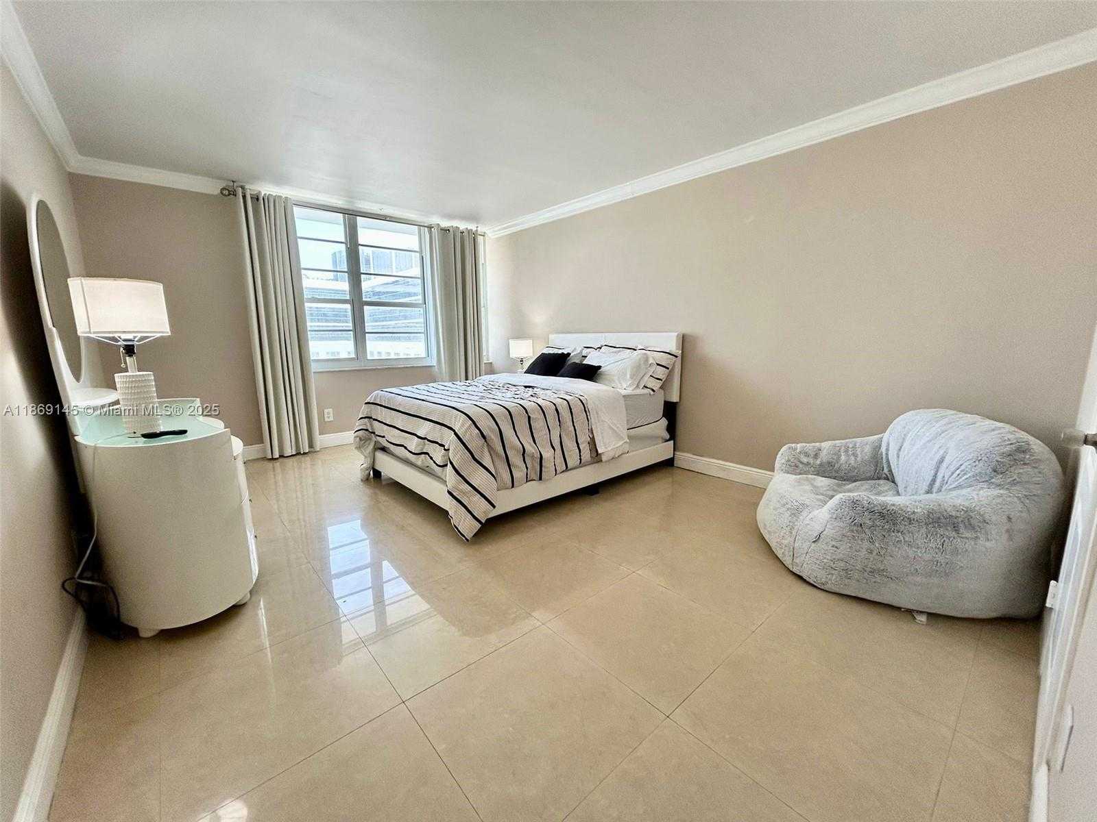 Small Image of 100 LINCOLN RD #1010, Miami Beach Number 6