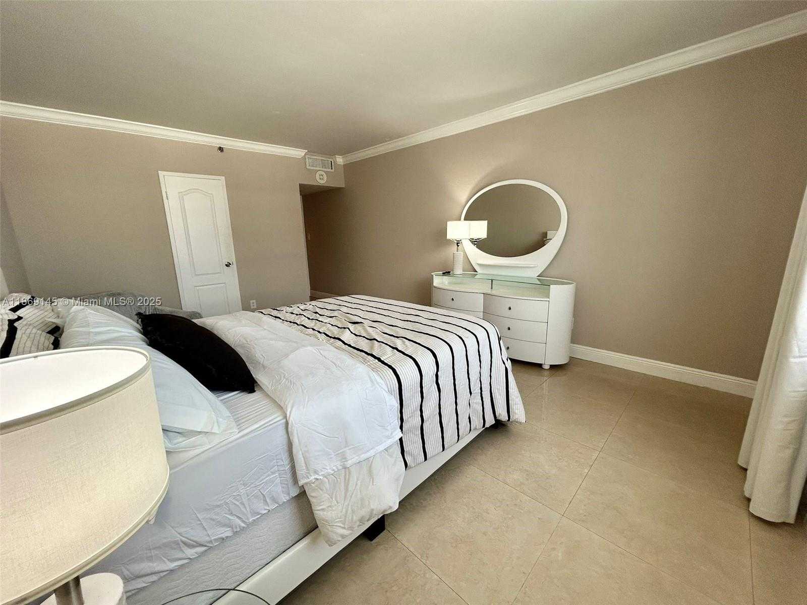 Small Image of 100 LINCOLN RD #1010, Miami Beach Number 7