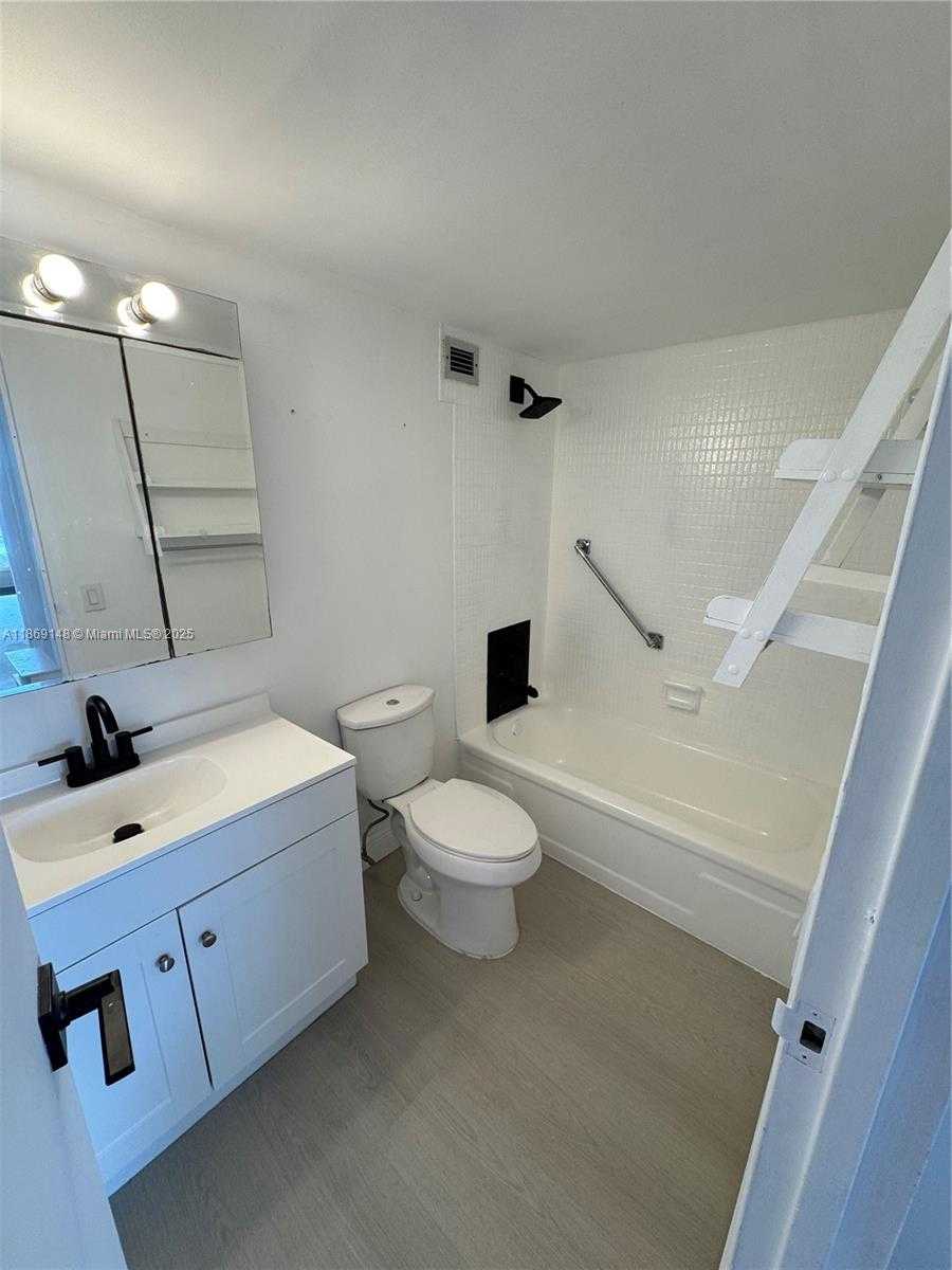Small Image of 701 THREE ISLANDS BLVD #217, Hallandale Beach Number 4