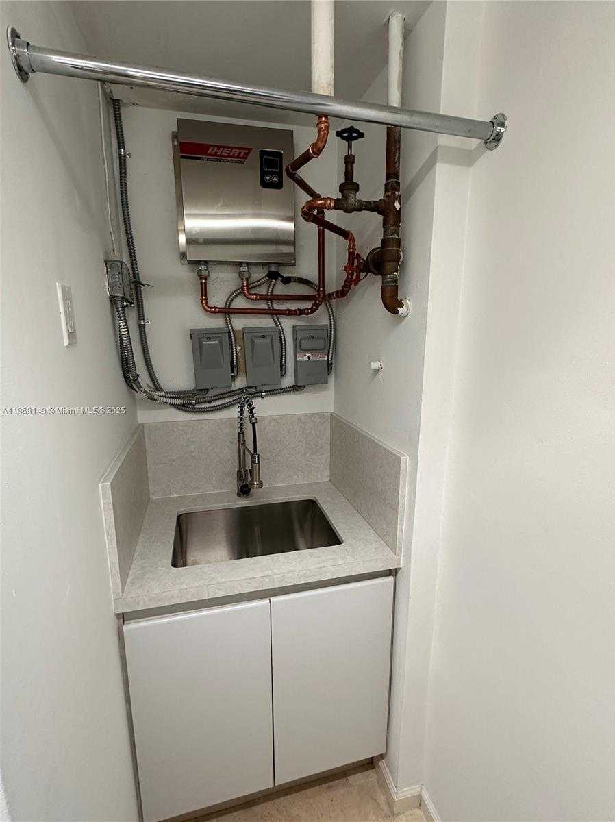 Small Image of 1643 BRICKELL AVE #1704, Miami Number 16