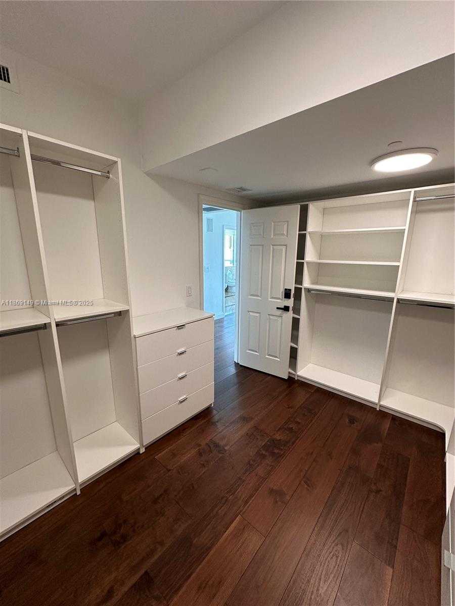 Small Image of 1643 BRICKELL AVE #1704, Miami Number 26