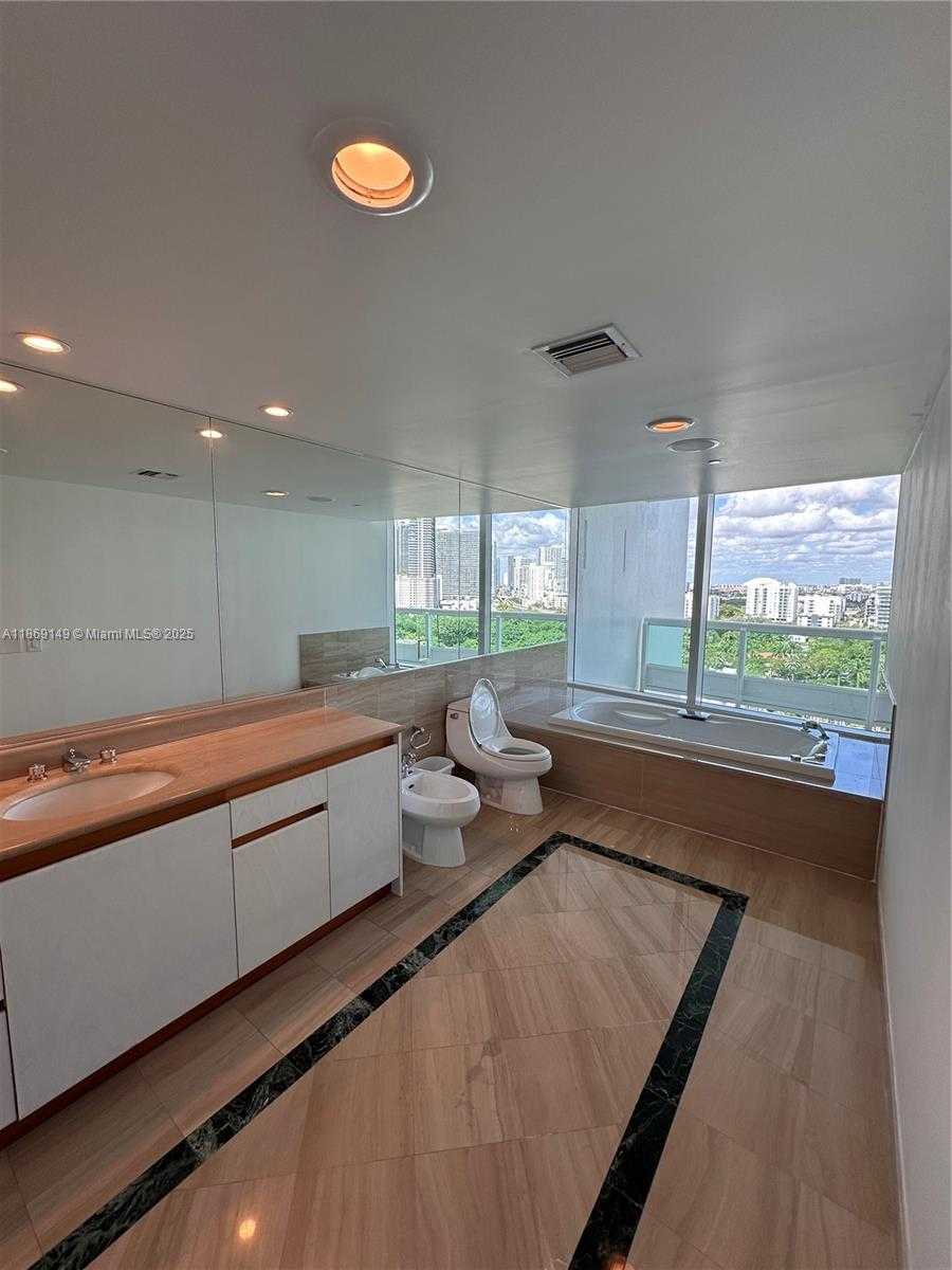 Small Image of 1643 BRICKELL AVE #1704, Miami Number 28
