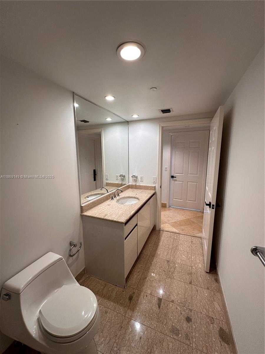 Small Image of 1643 BRICKELL AVE #1704, Miami Number 35