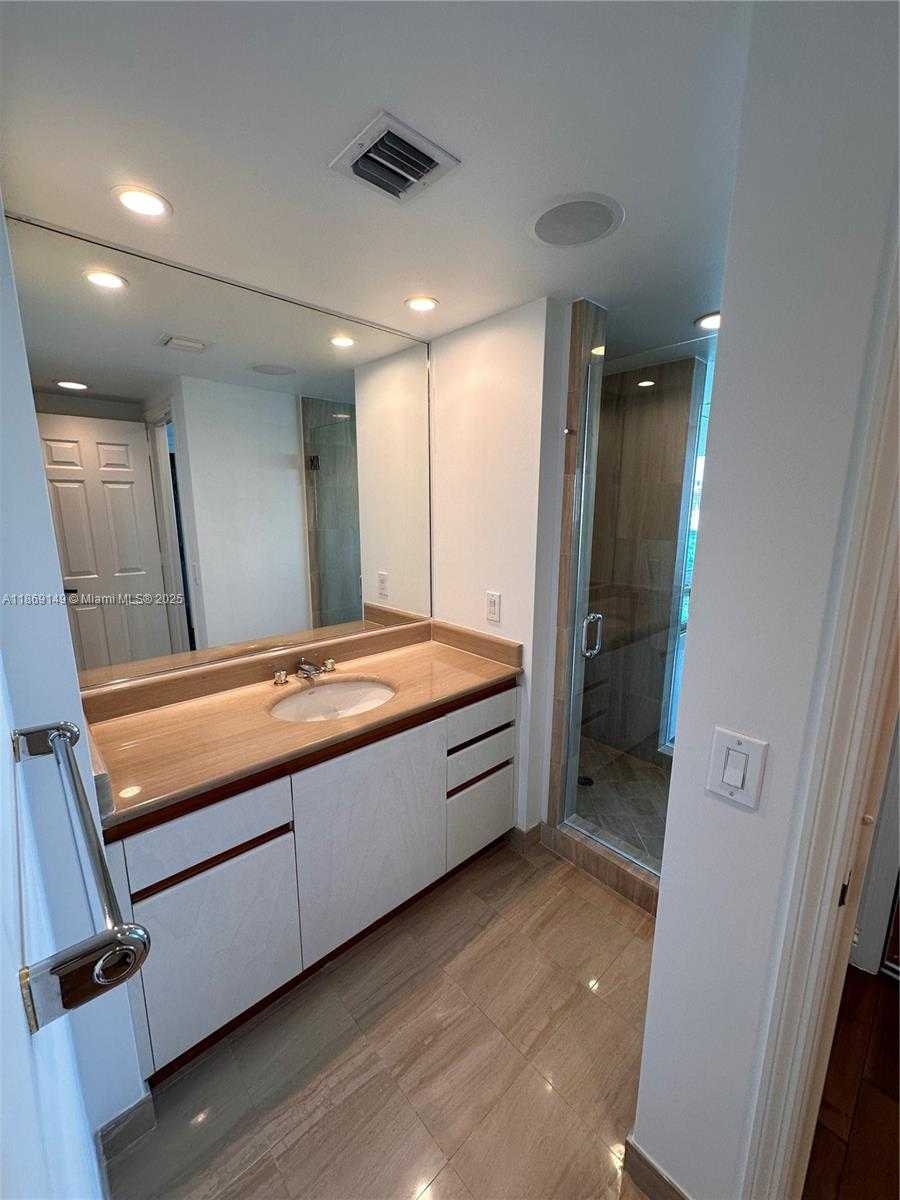 Small Image of 1643 BRICKELL AVE #1704, Miami Number 36