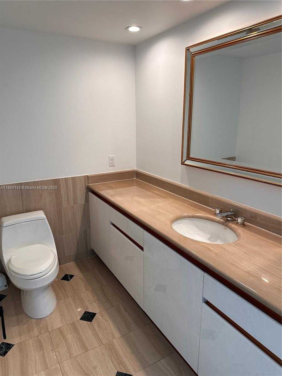 Small Image of 1643 BRICKELL AVE #1704, Miami Number 4