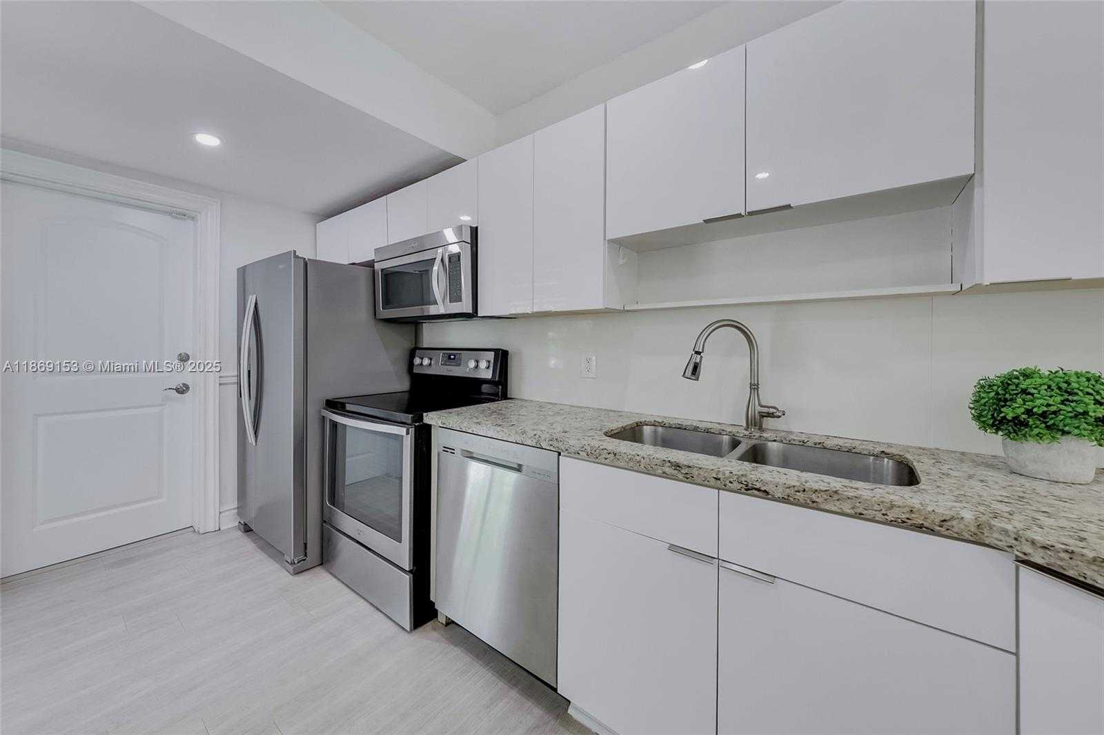 Small Image of 5209 RIVIERA DR #1, Coral Gables Number 13