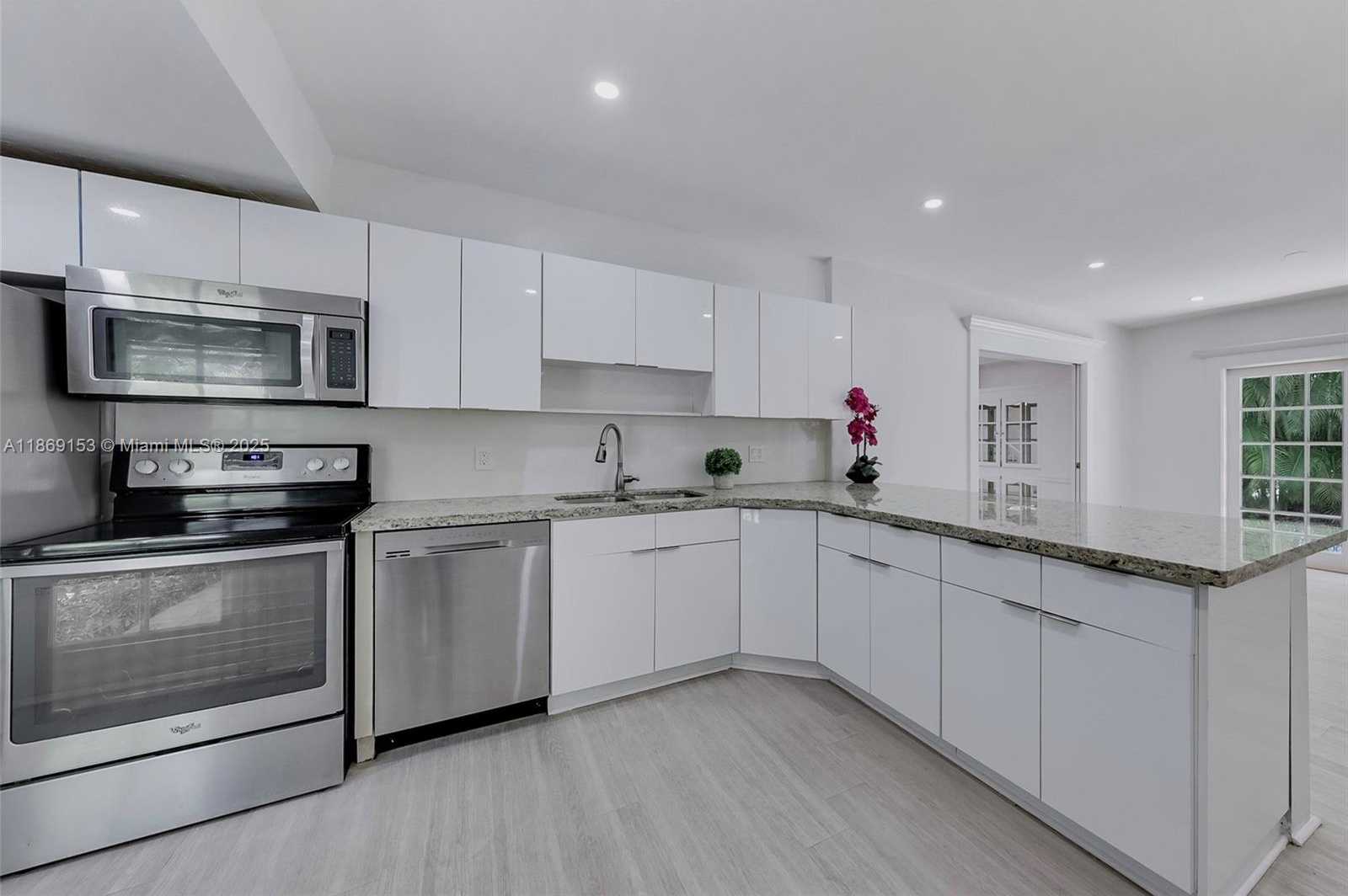 Small Image of 5209 RIVIERA DR #1, Coral Gables Number 14