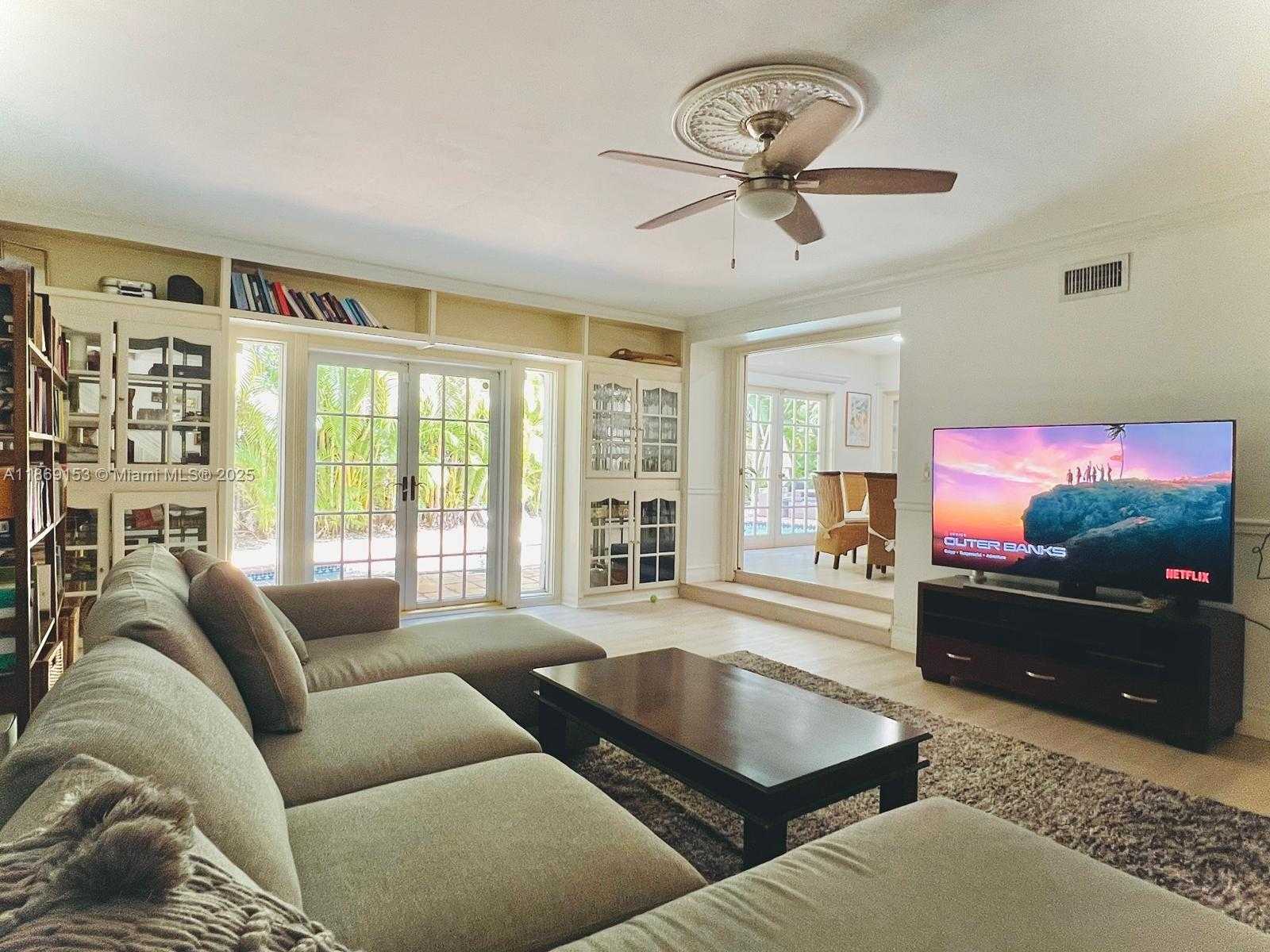 Small Image of 5209 RIVIERA DR #1, Coral Gables Number 2