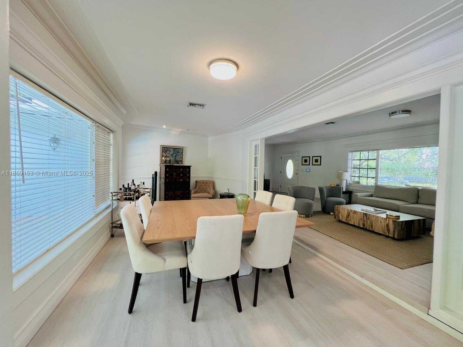 Small Image of 5209 RIVIERA DR #1, Coral Gables Number 4