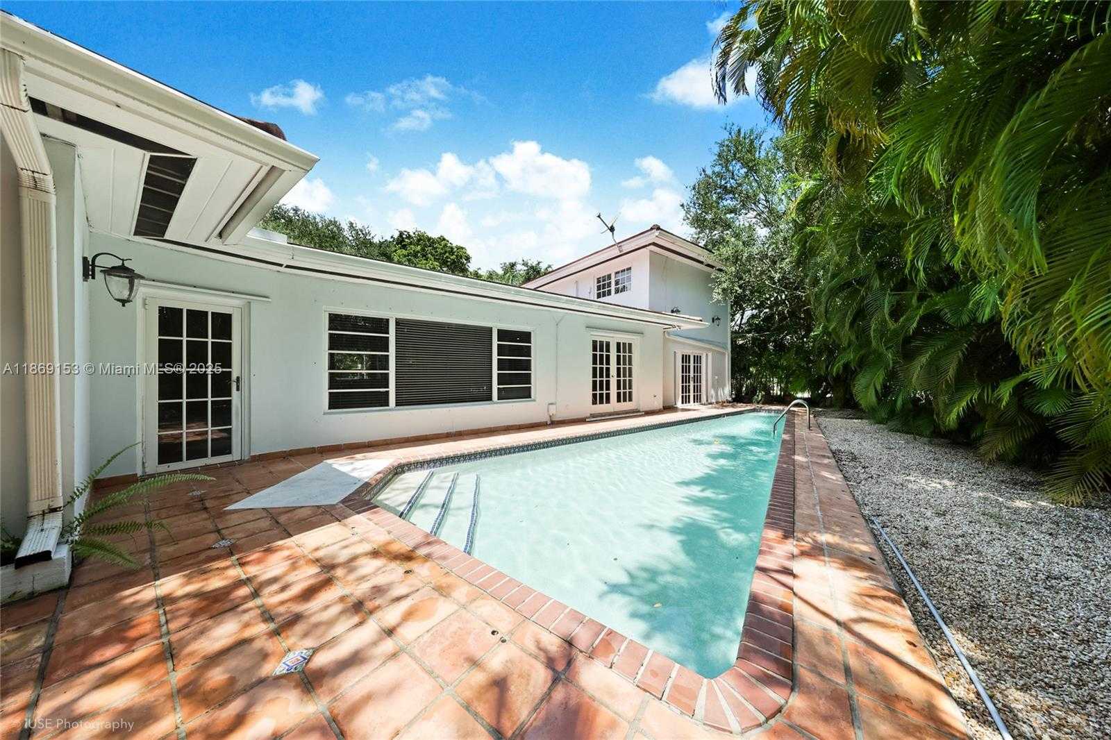 Small Image of 5209 RIVIERA DR #1, Coral Gables Number 6