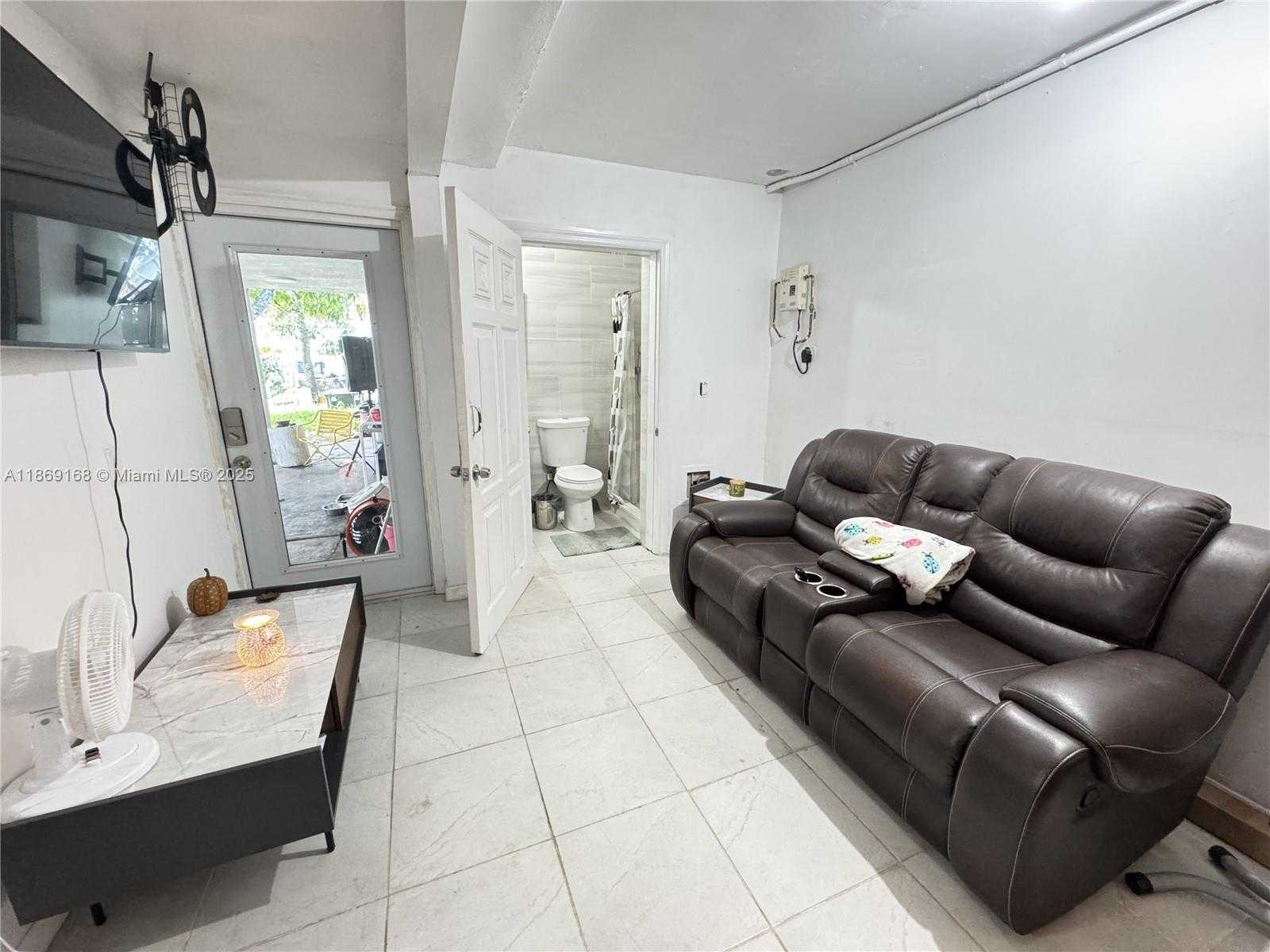 Small Image of 343 WEST 42ND ST, Hialeah Number 16