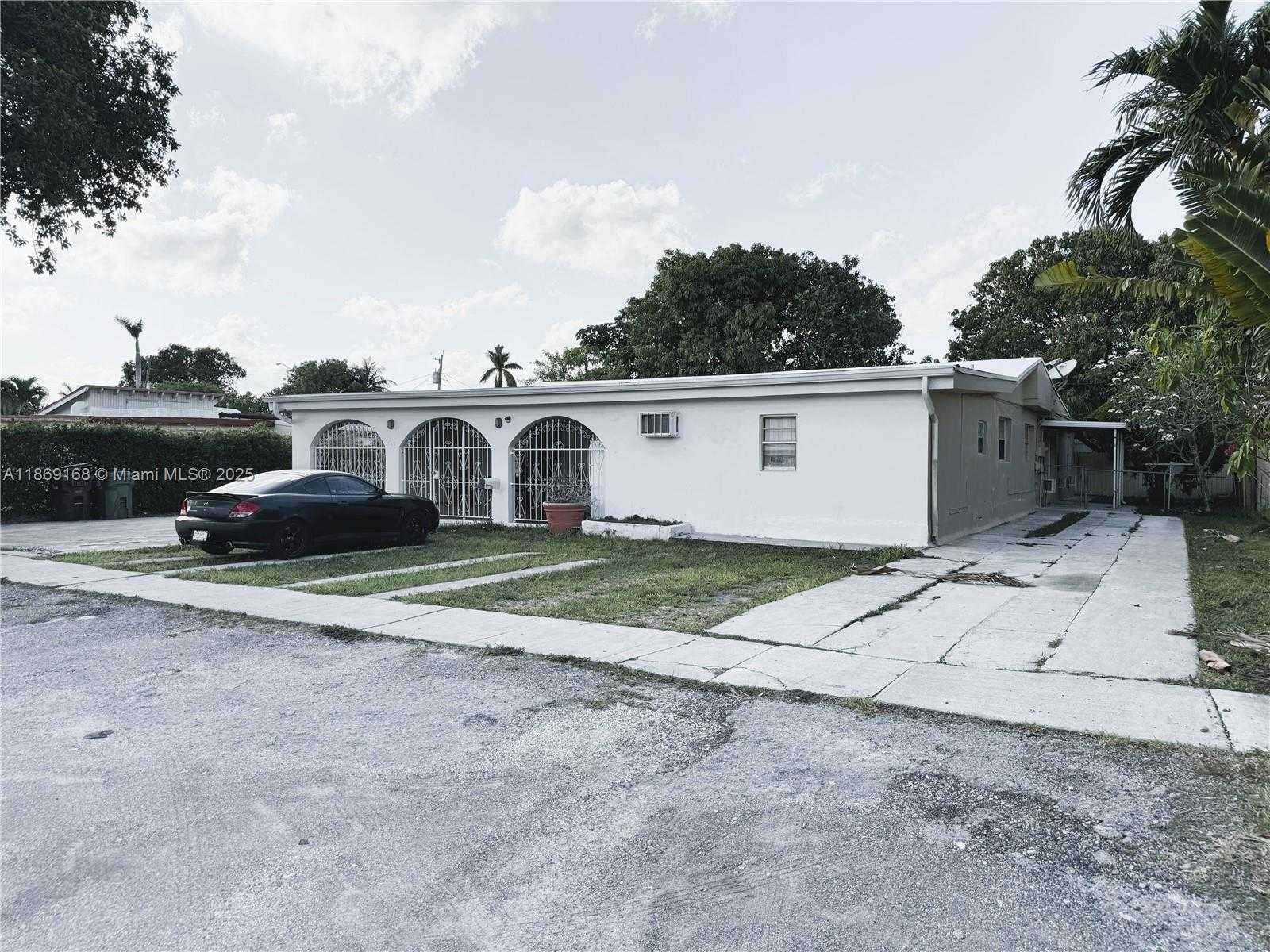 Small Image of 343 WEST 42ND ST, Hialeah Number 3