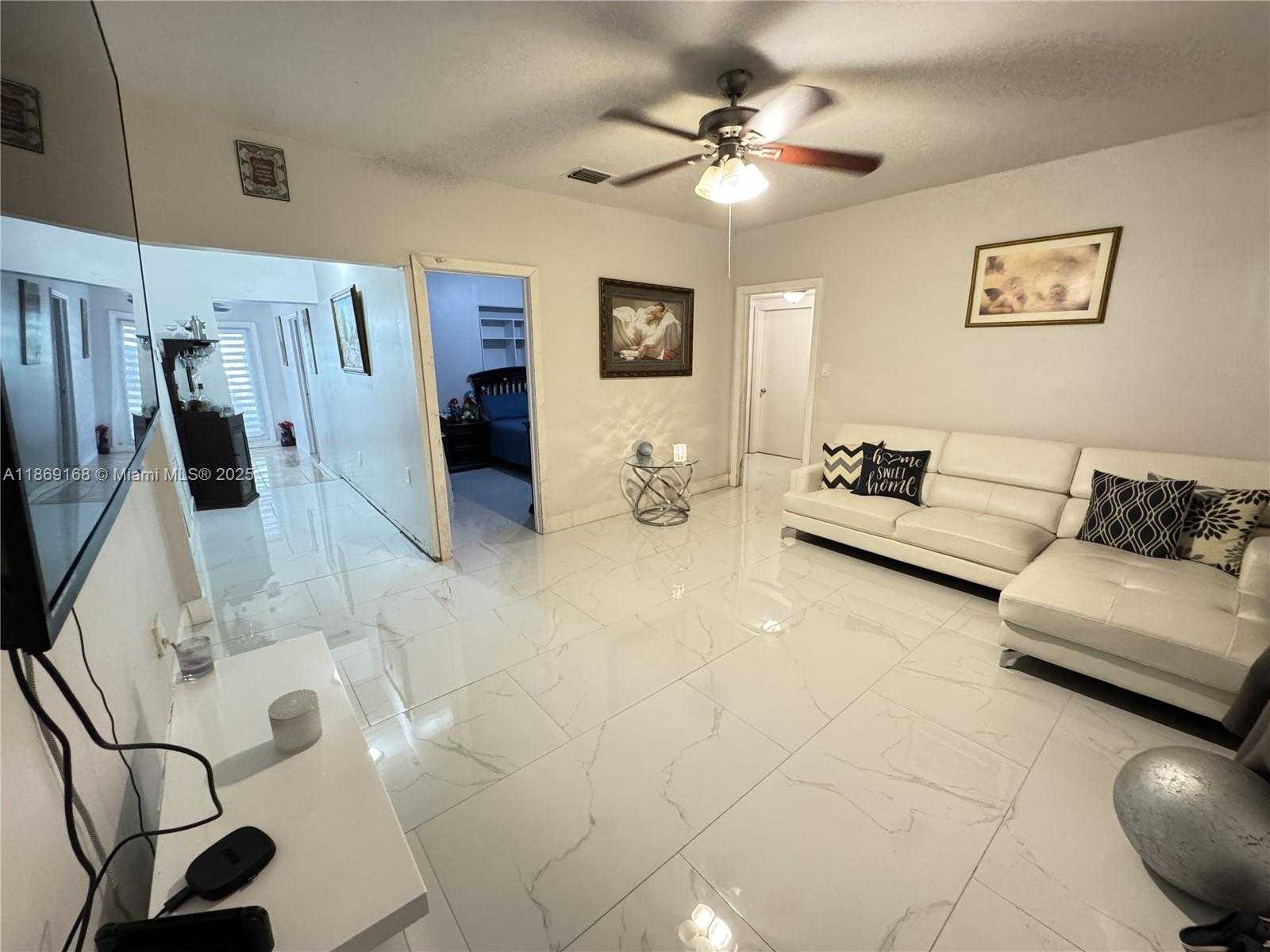 Small Image of 343 WEST 42ND ST, Hialeah Number 4