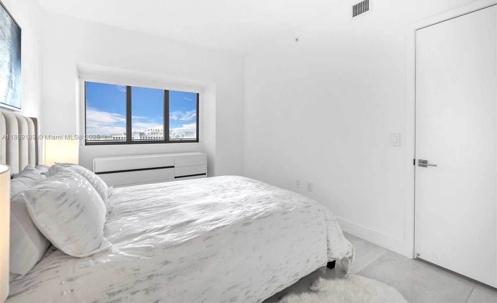 Small Image of 650 NORTH EAST 32ND ST #1402, Miami Number 13