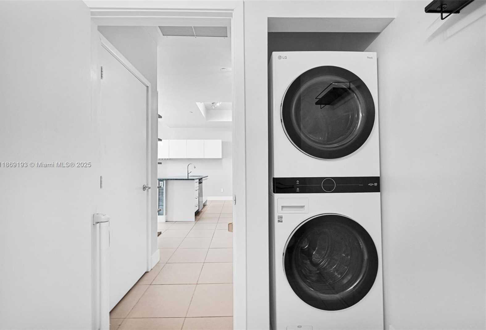 Small Image of 888 BISCAYNE BLVD #5010, Miami Number 13