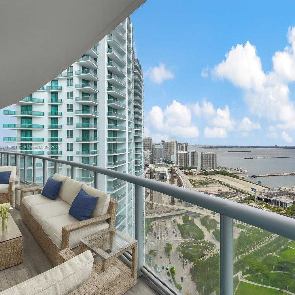 Small Image of 888 BISCAYNE BLVD #5010, Miami Number 2