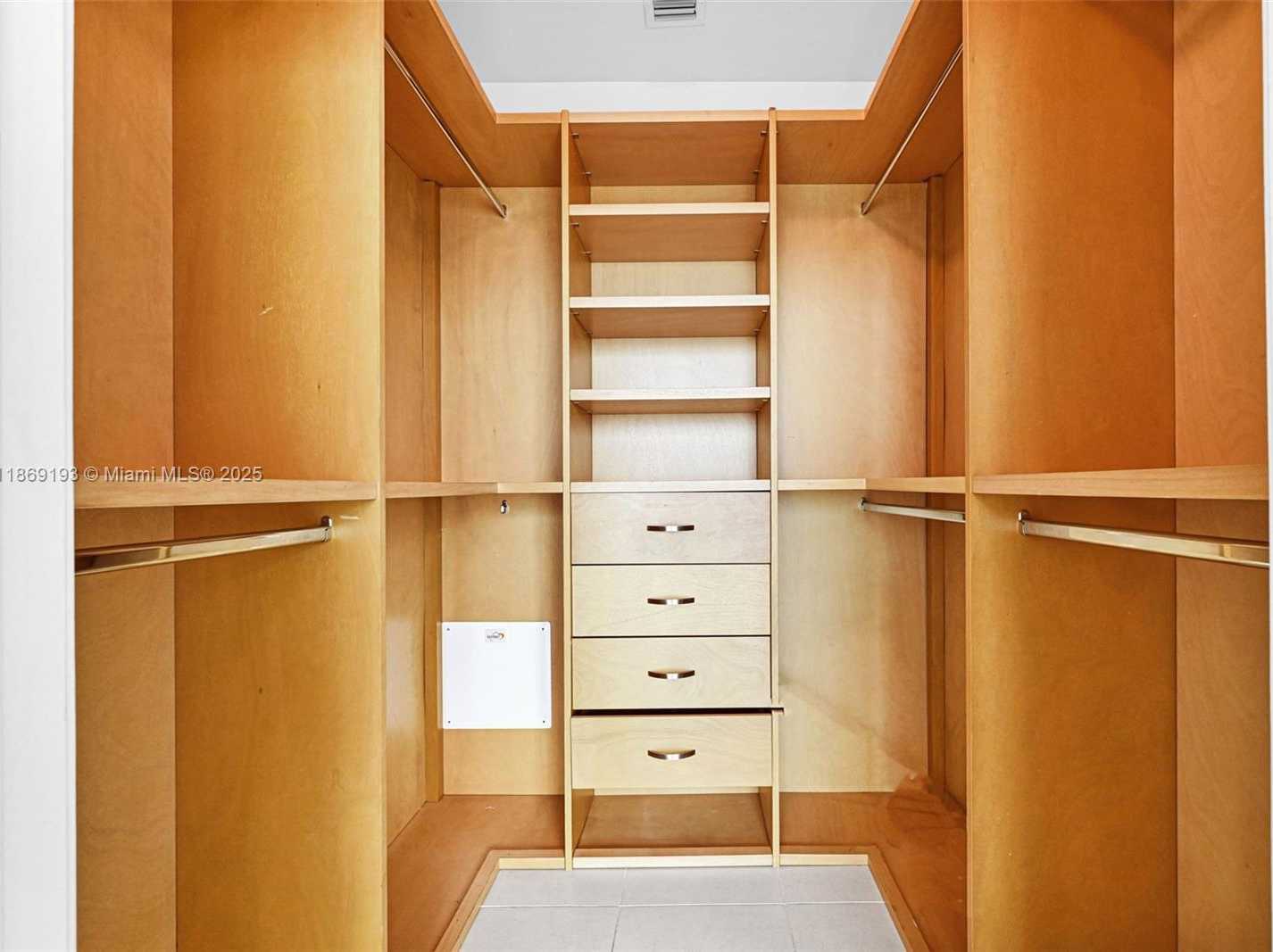 Small Image of 888 BISCAYNE BLVD #5010, Miami Number 7