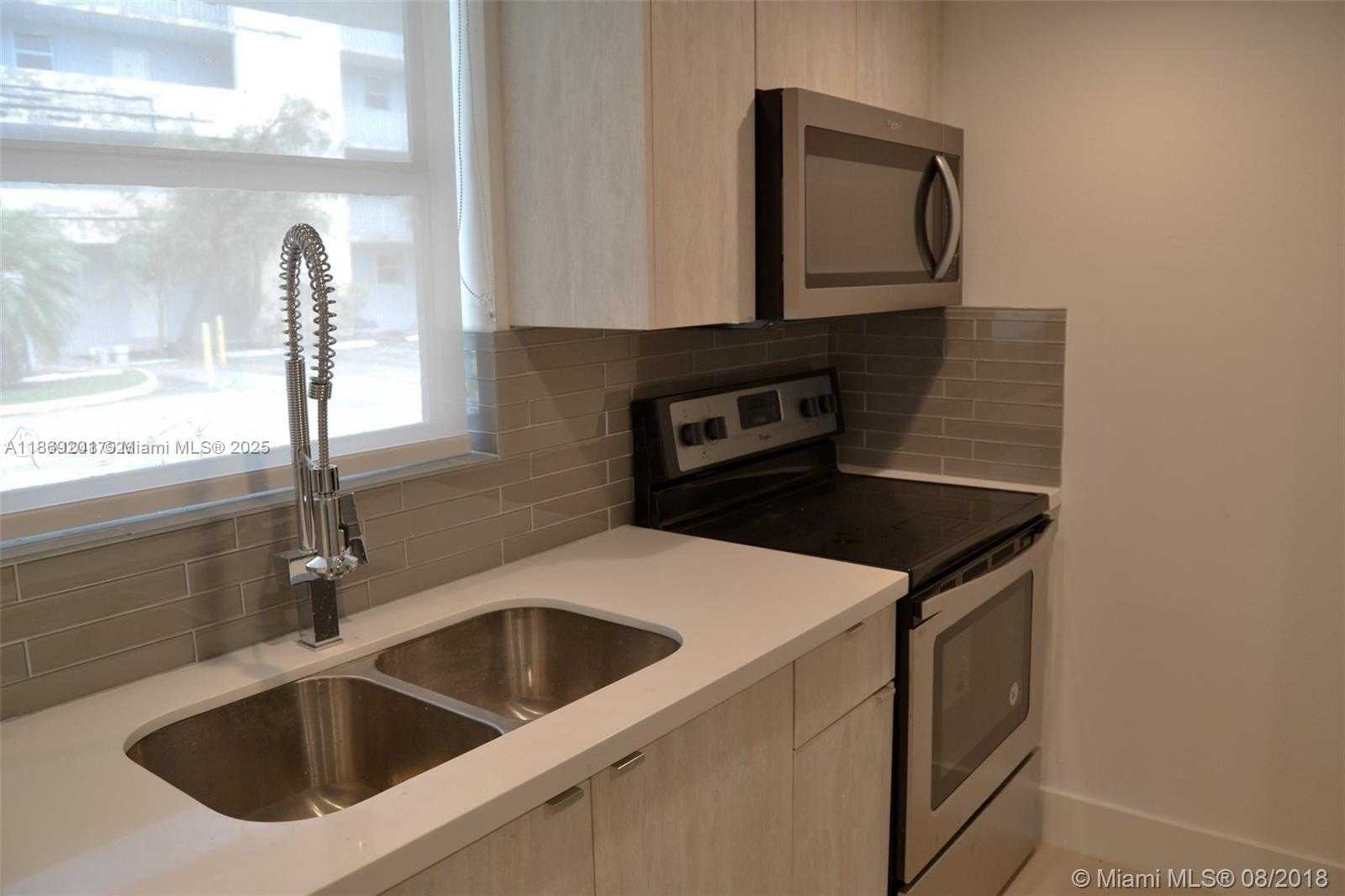 Small Image of 9375 FONTAINEBLEAU BLVD #L122, Miami Number 3