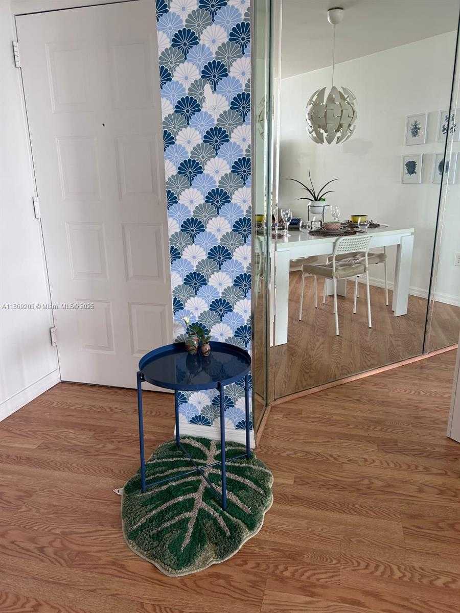Small Image of 5880 COLLINS AVE #1007, Miami Beach Number 10