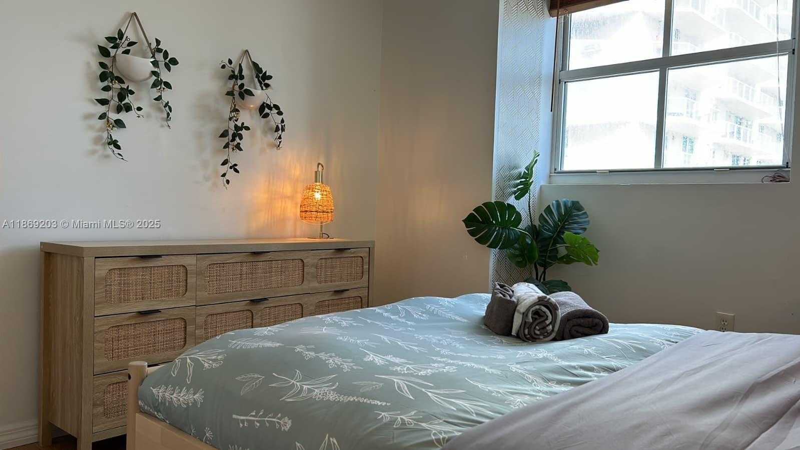 Small Image of 5880 COLLINS AVE #1007, Miami Beach Number 11