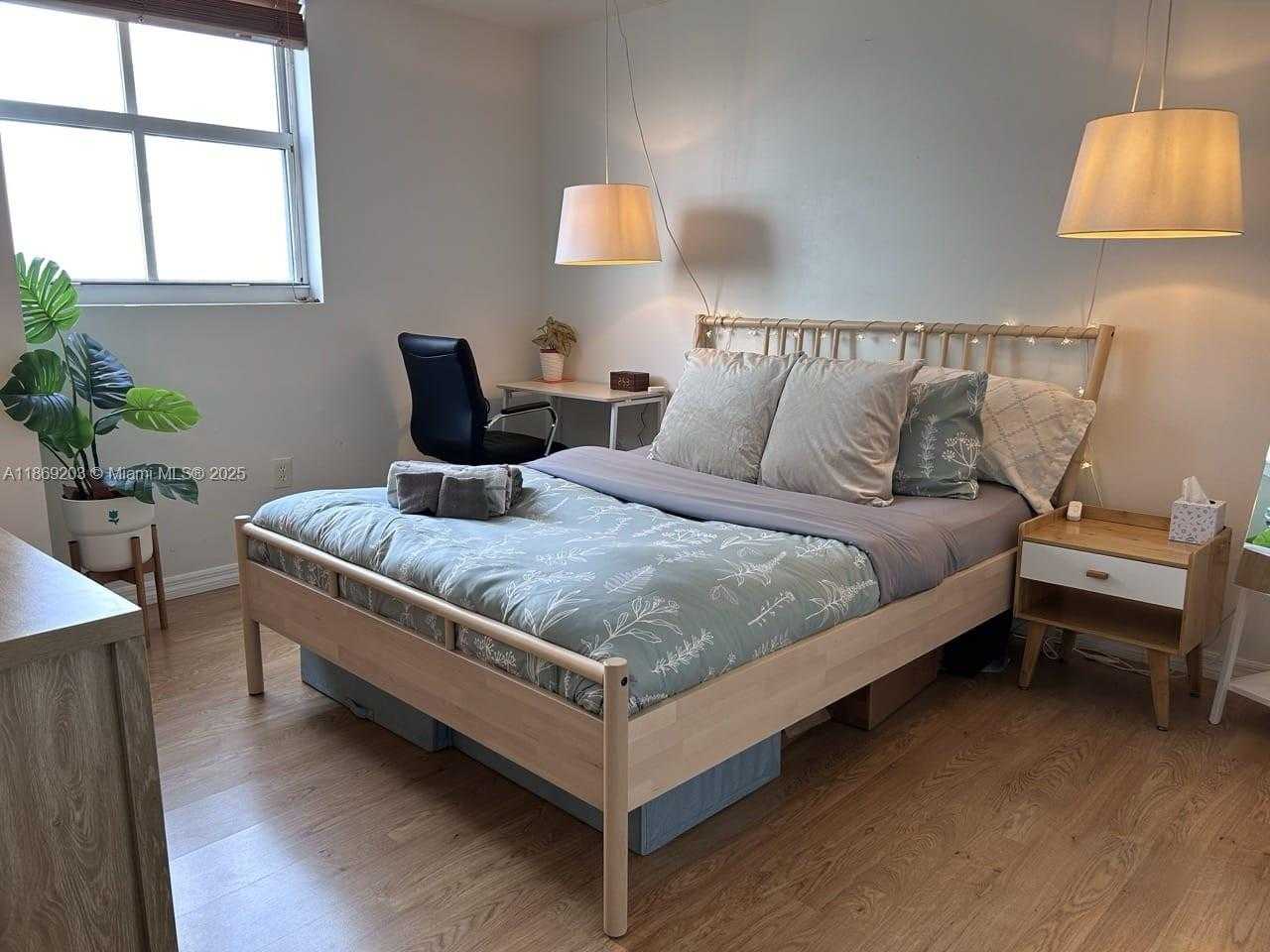Small Image of 5880 COLLINS AVE #1007, Miami Beach Number 14