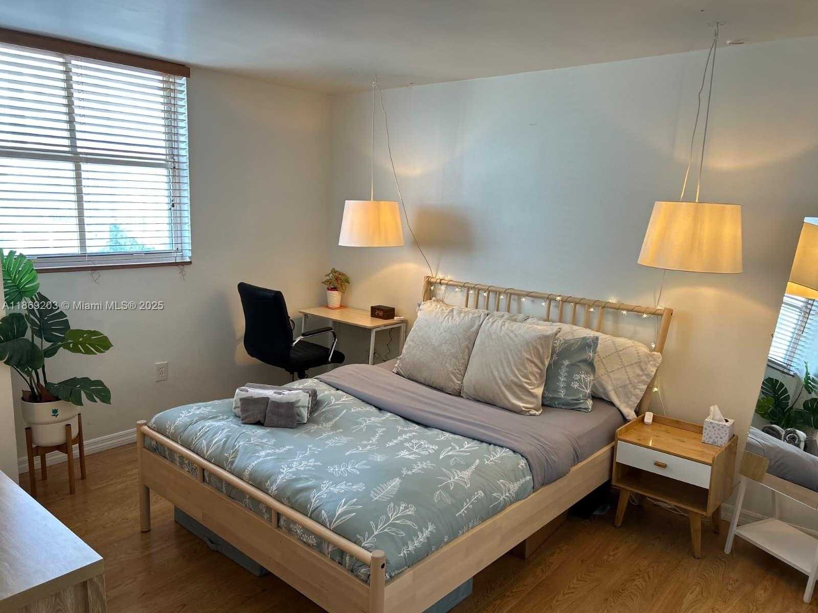 Small Image of 5880 COLLINS AVE #1007, Miami Beach Number 17