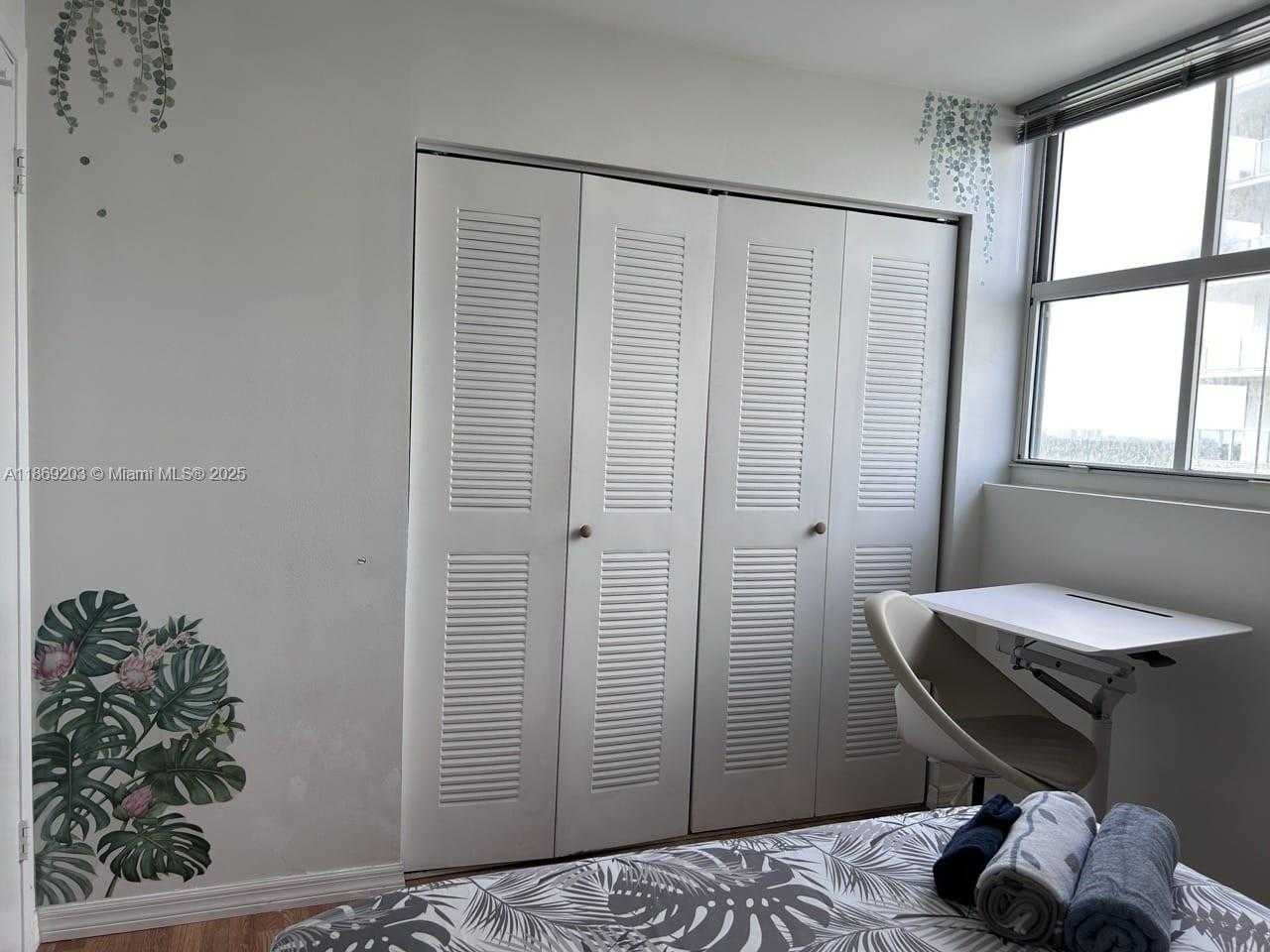 Small Image of 5880 COLLINS AVE #1007, Miami Beach Number 18