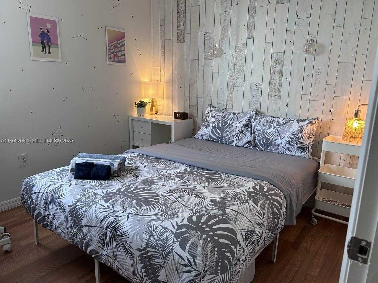 Small Image of 5880 COLLINS AVE #1007, Miami Beach Number 19