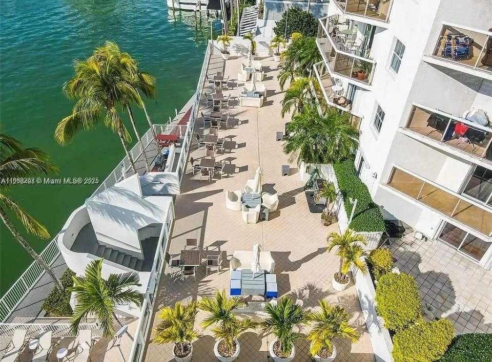 Small Image of 5880 COLLINS AVE #1007, Miami Beach Number 24