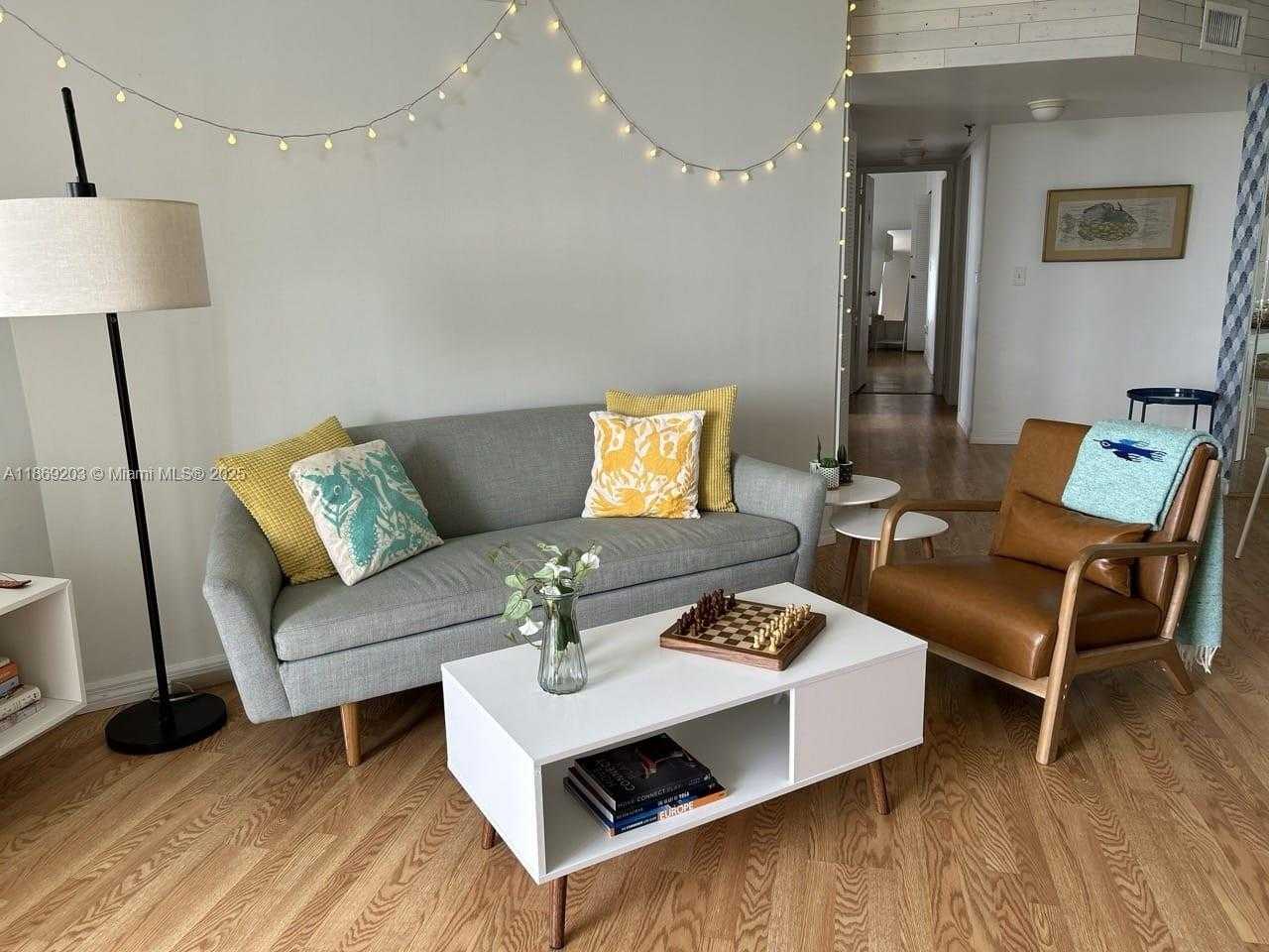 Small Image of 5880 COLLINS AVE #1007, Miami Beach Number 3