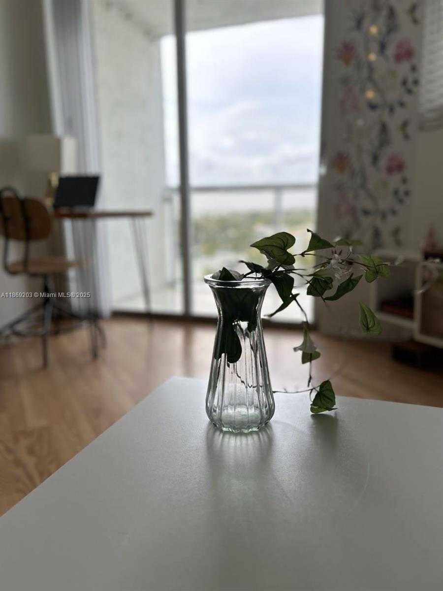 Small Image of 5880 COLLINS AVE #1007, Miami Beach Number 6