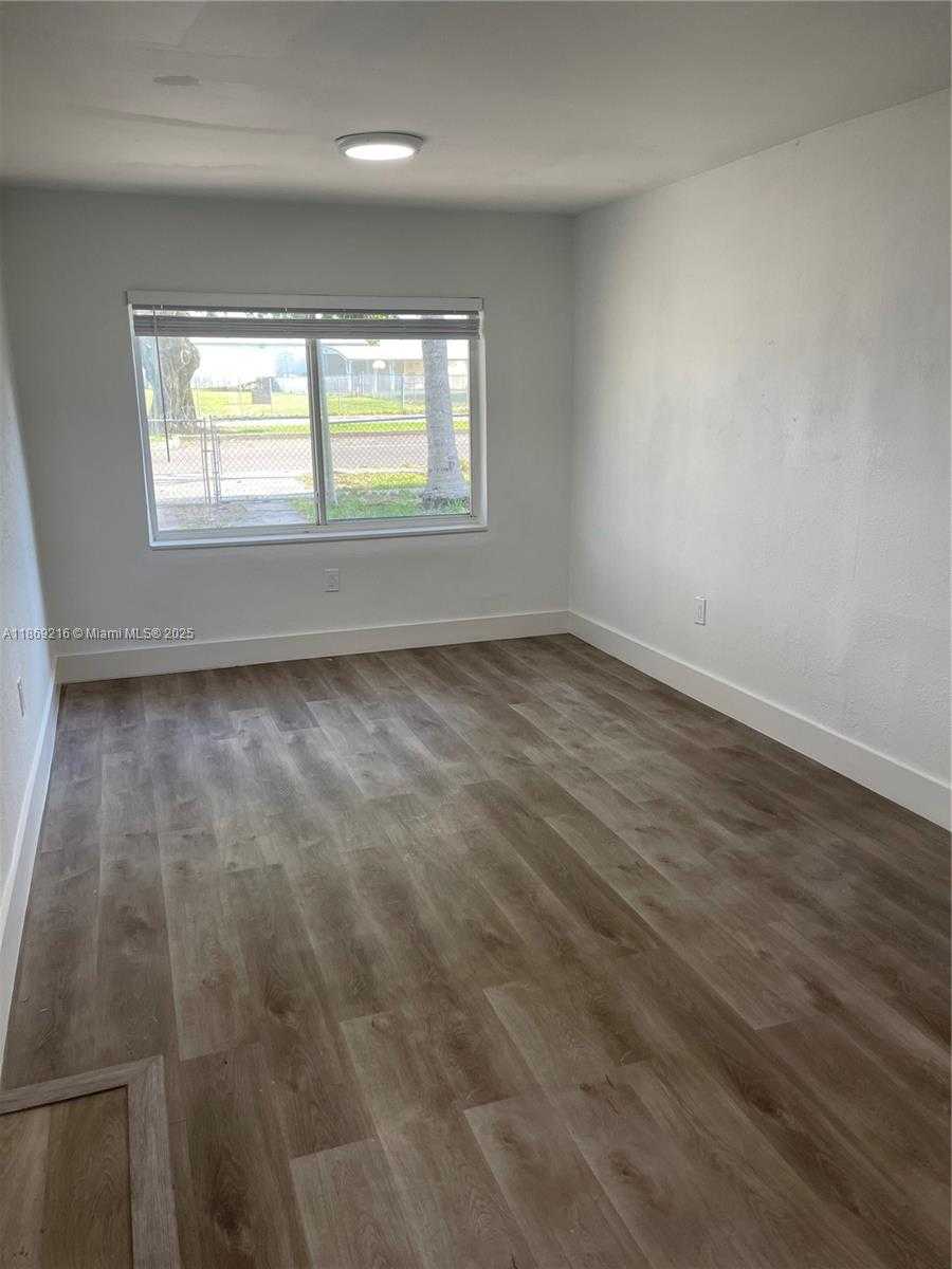 Small Image of 771 NORTH EAST 137TH ST, North Miami Number 4
