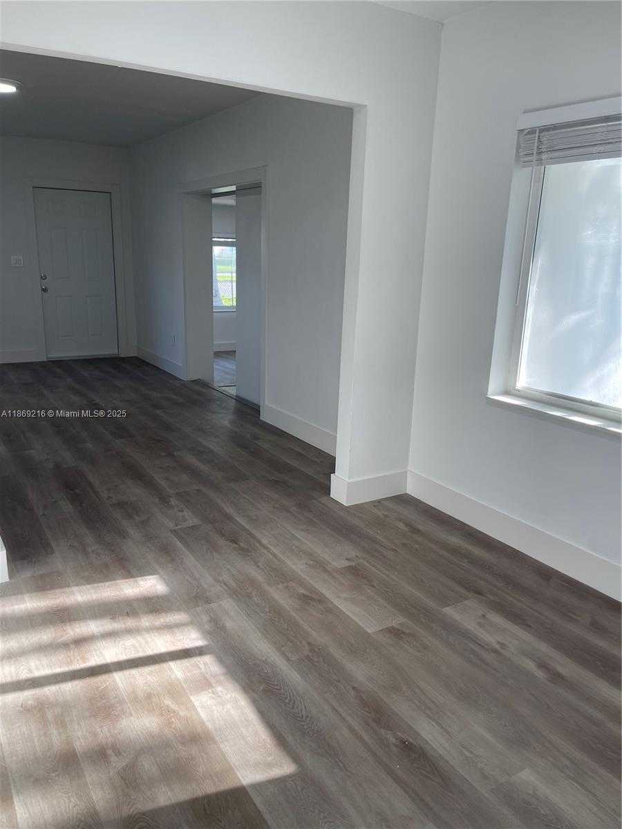 Small Image of 771 NORTH EAST 137TH ST, North Miami Number 5