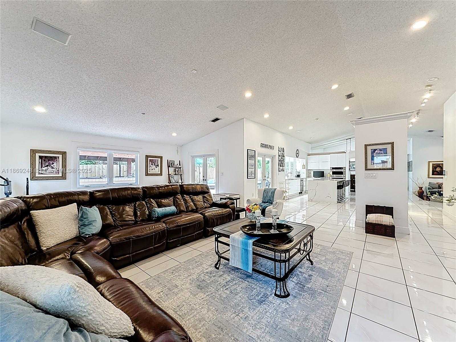 Small Image of 10462 SOUTH WEST 121ST ST, Miami Number 10