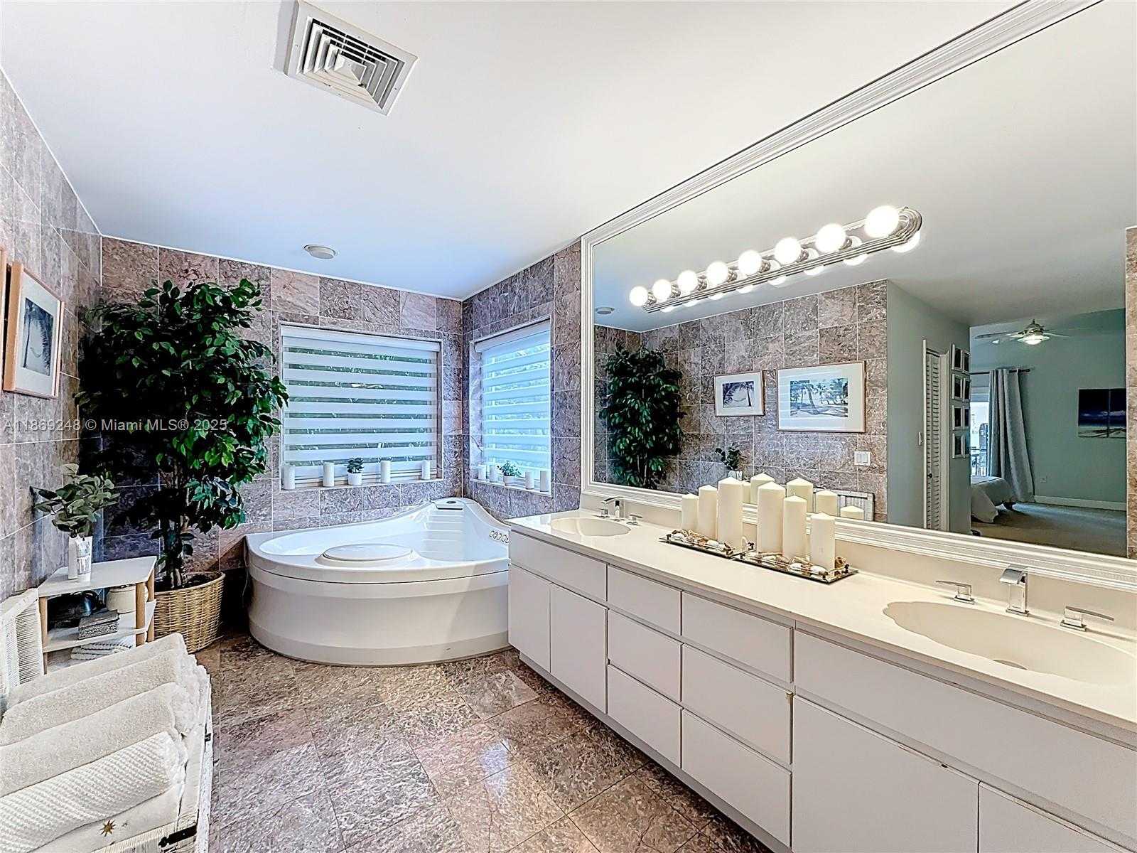 Small Image of 10462 SOUTH WEST 121ST ST, Miami Number 24