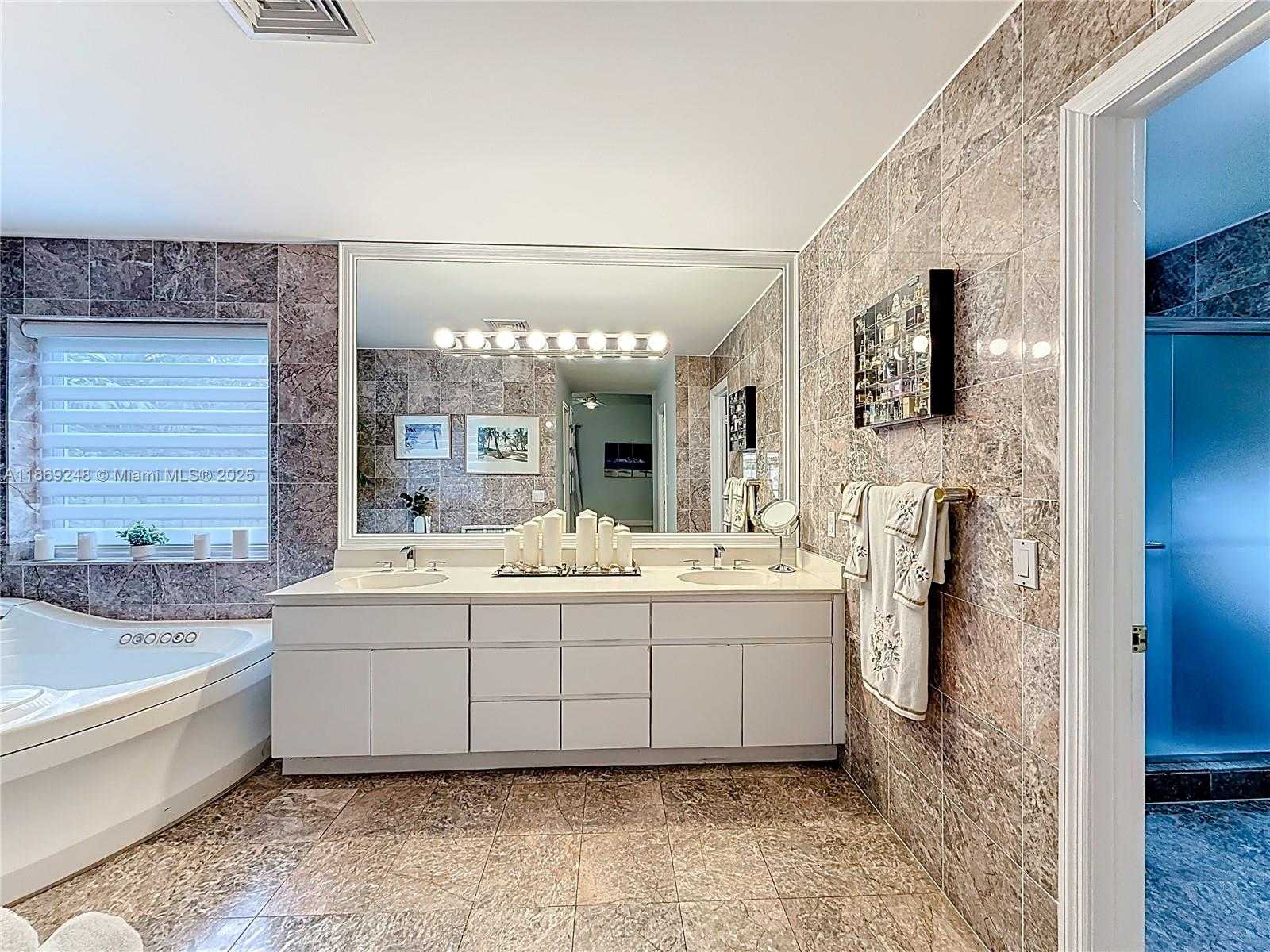 Small Image of 10462 SOUTH WEST 121ST ST, Miami Number 25