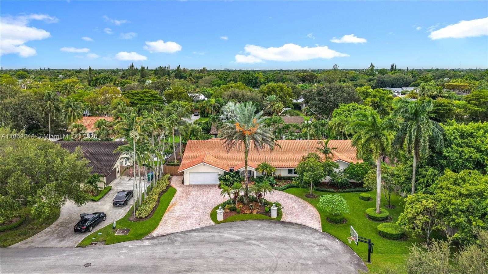 Small Image of 10462 SOUTH WEST 121ST ST, Miami Number 35