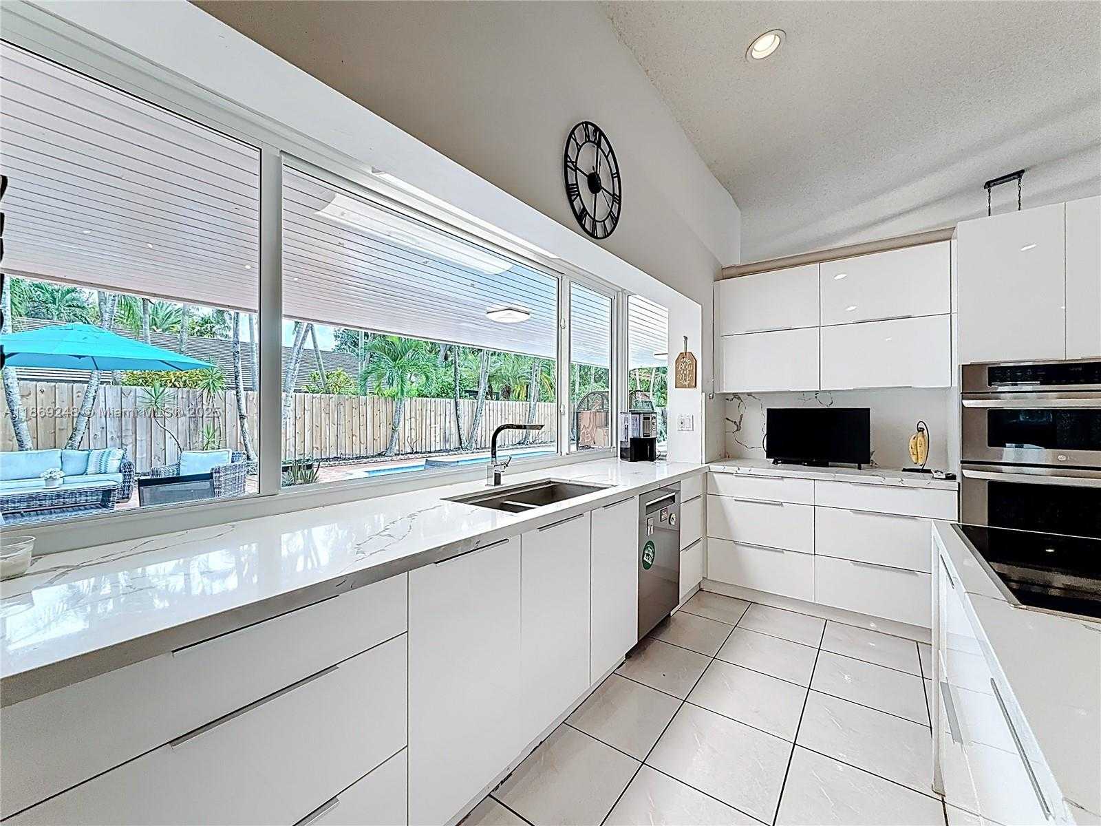 Small Image of 10462 SOUTH WEST 121ST ST, Miami Number 7