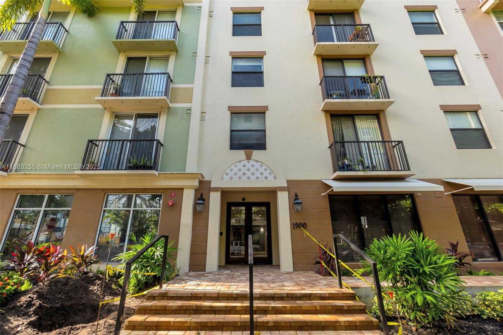 Small Image of 1900 VAN BUREN ST #206B, Hollywood Number 2