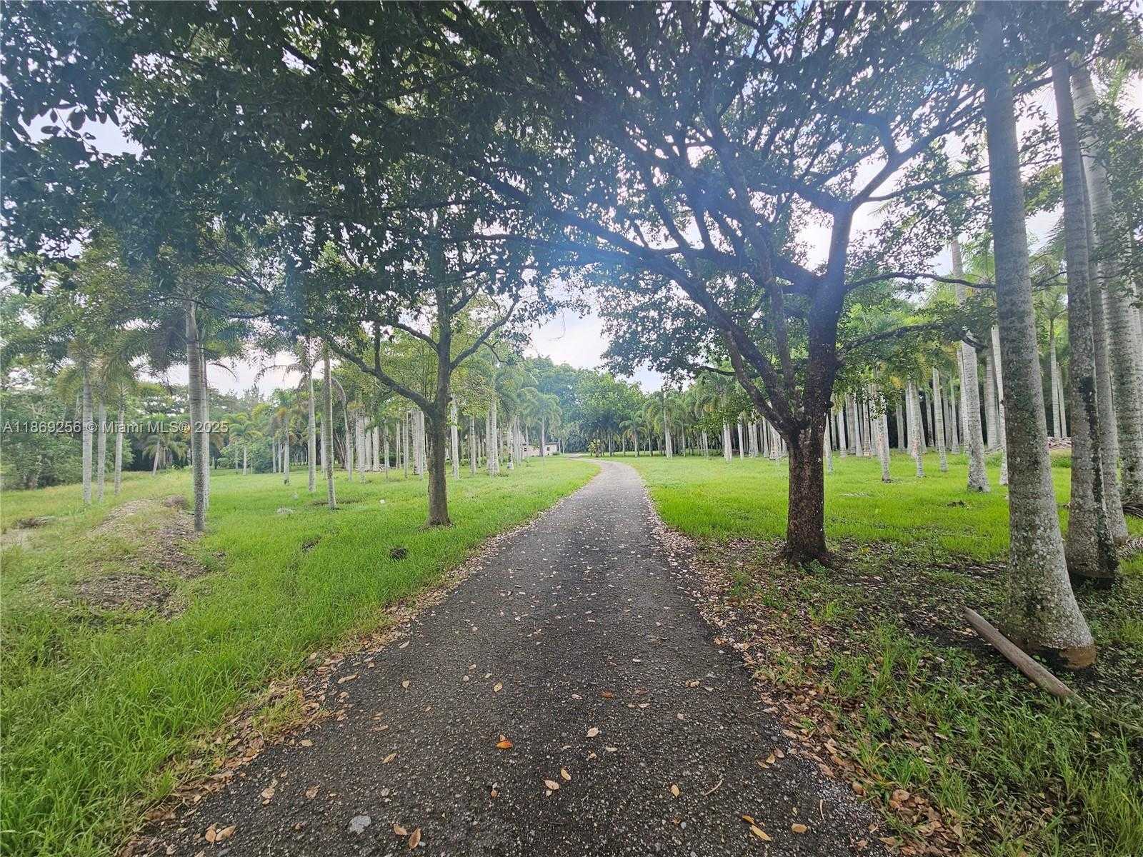 Small Image of 15101 SOUTH WEST 27TH ST, Davie Number 13