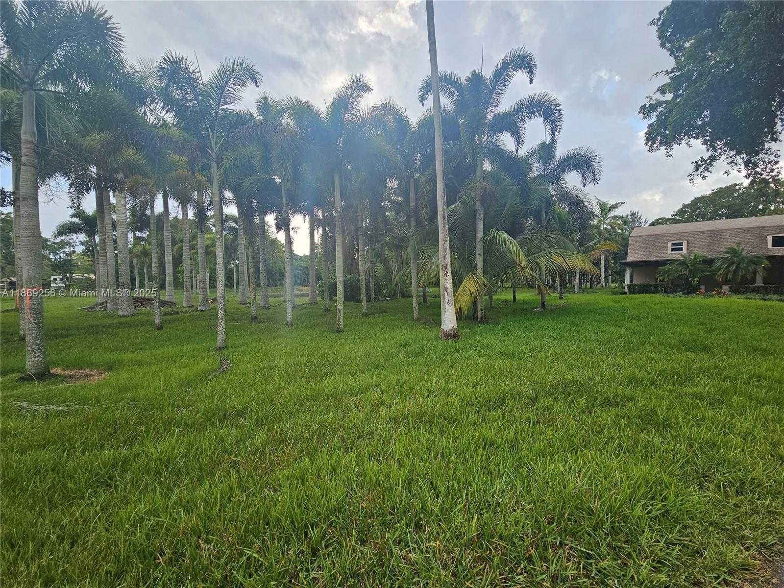 Small Image of 15101 SOUTH WEST 27TH ST, Davie Number 16