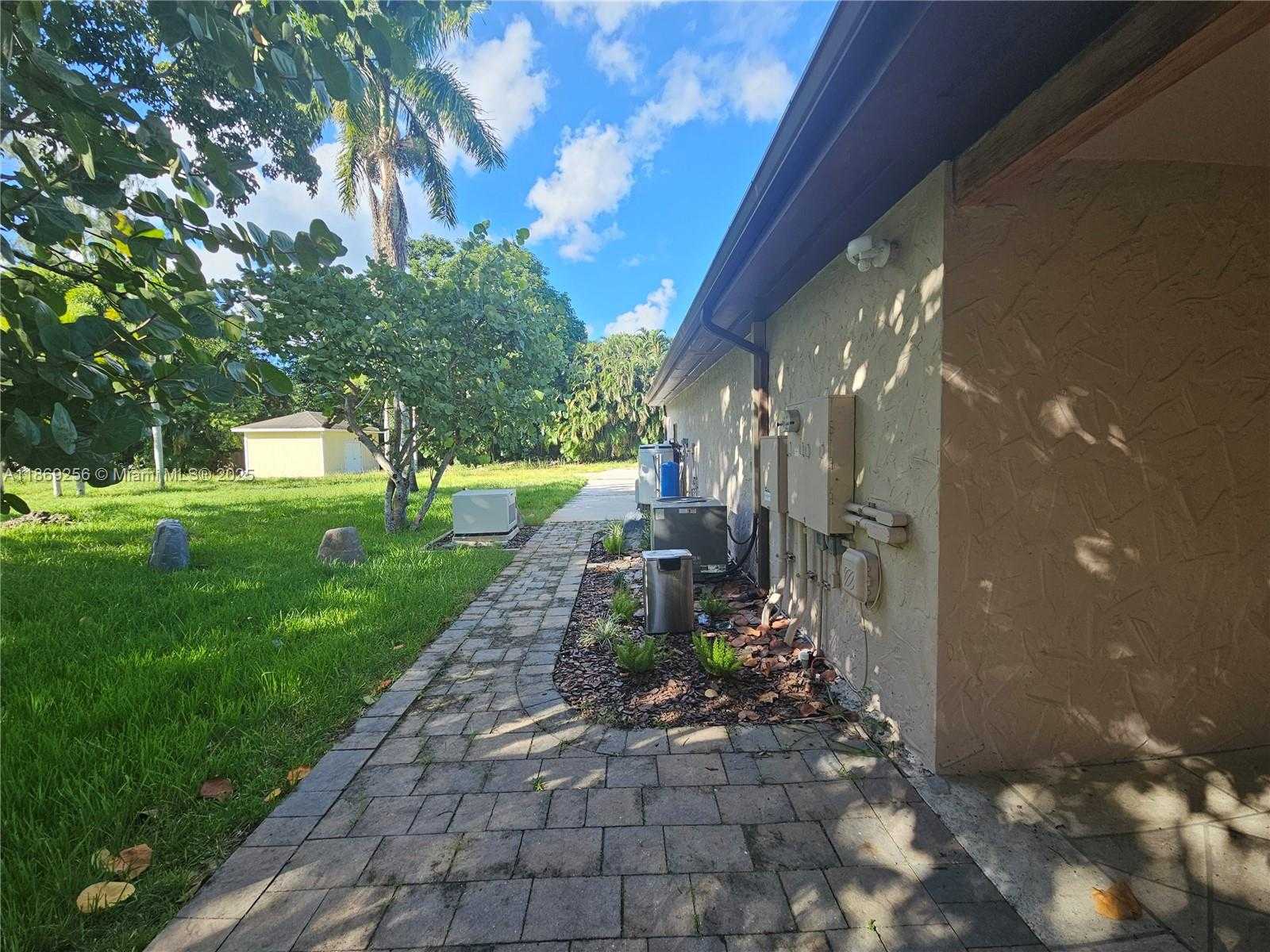 Small Image of 15101 SOUTH WEST 27TH ST, Davie Number 22