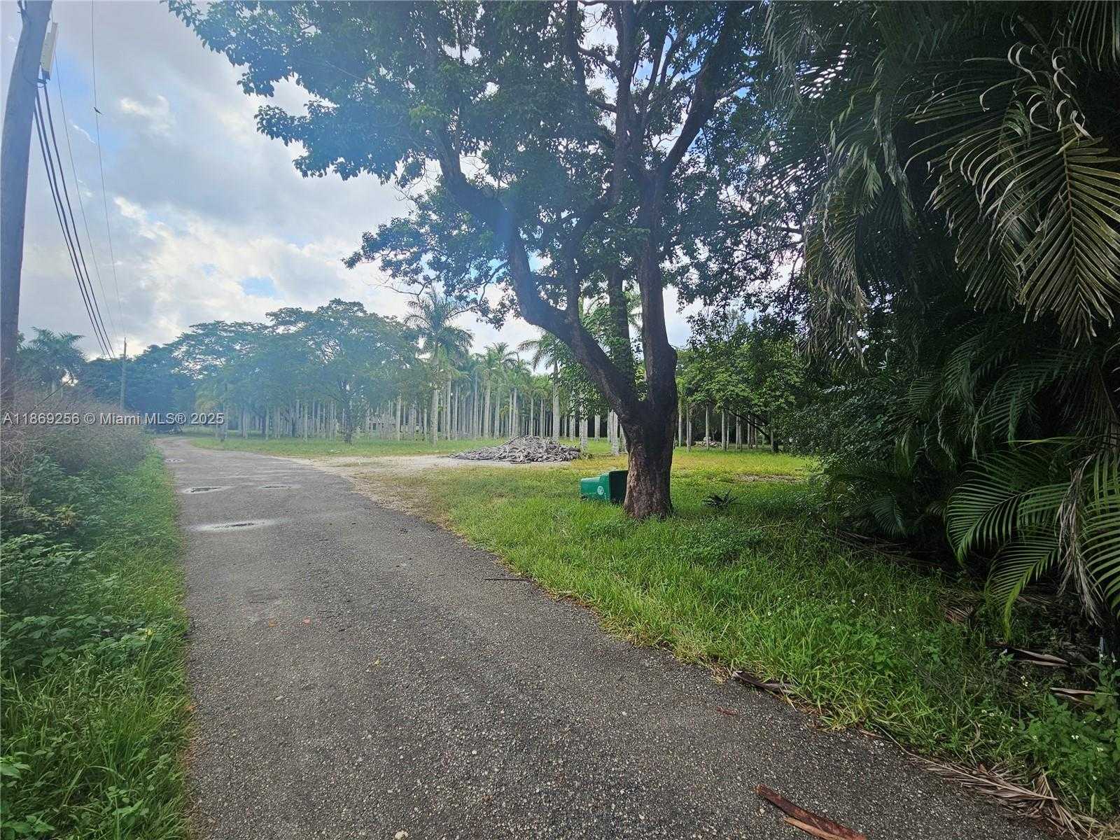 Small Image of 15101 SOUTH WEST 27TH ST, Davie Number 6